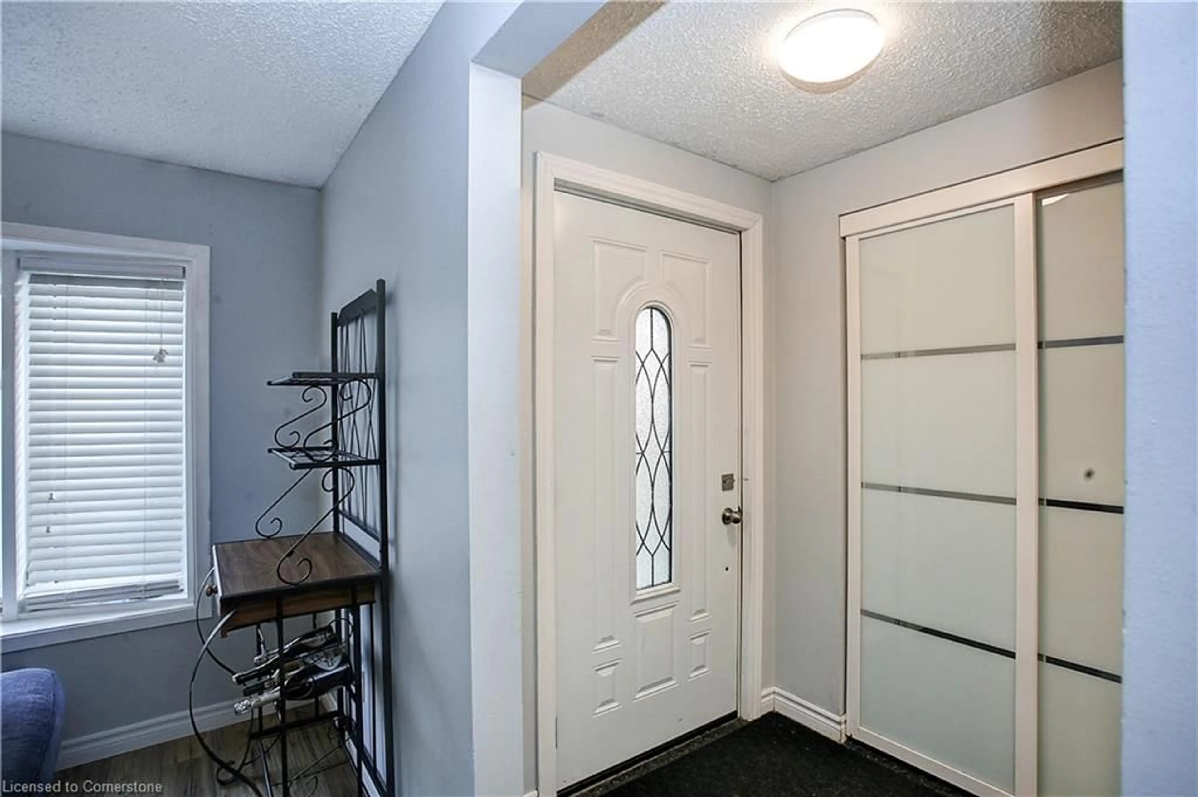 Indoor entryway, wood floors for 220 Bankside Dr, Kitchener Ontario N2N 3E5