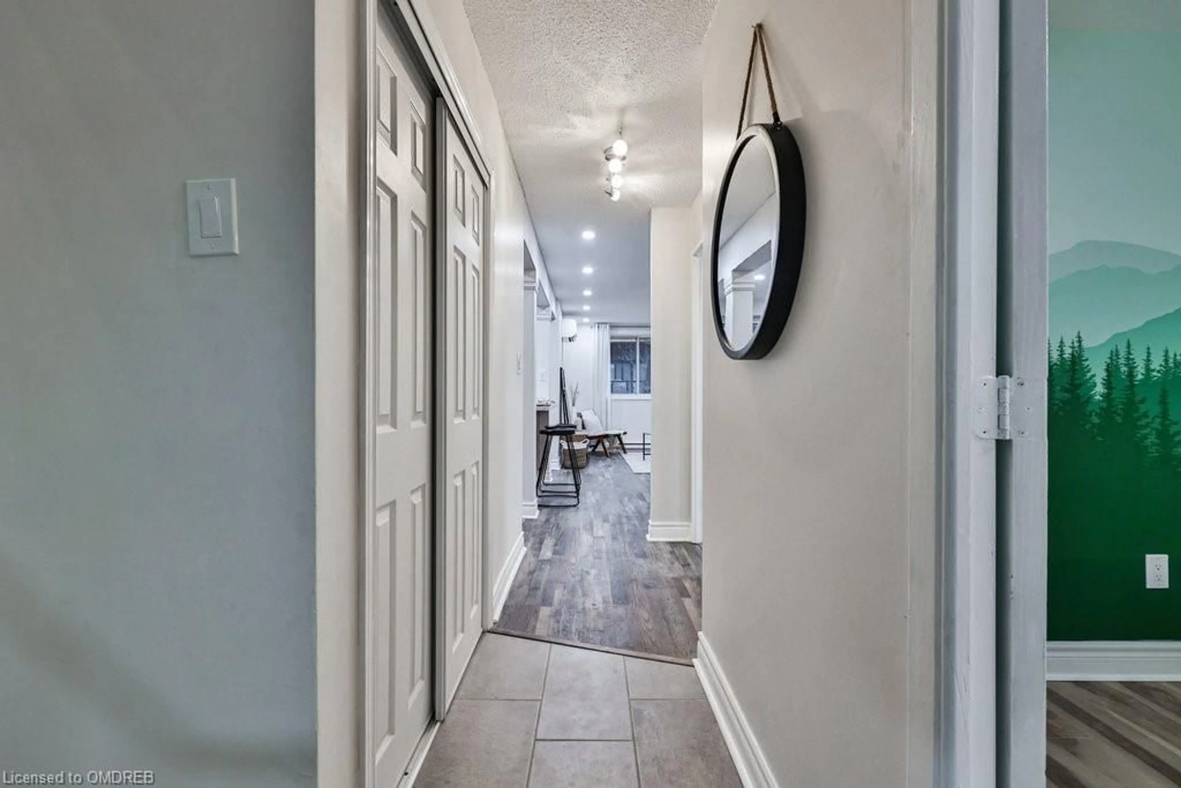 Indoor entryway, wood floors for 2170 Bromsgrove Rd #163, Mississauga Ontario L5H 4H2