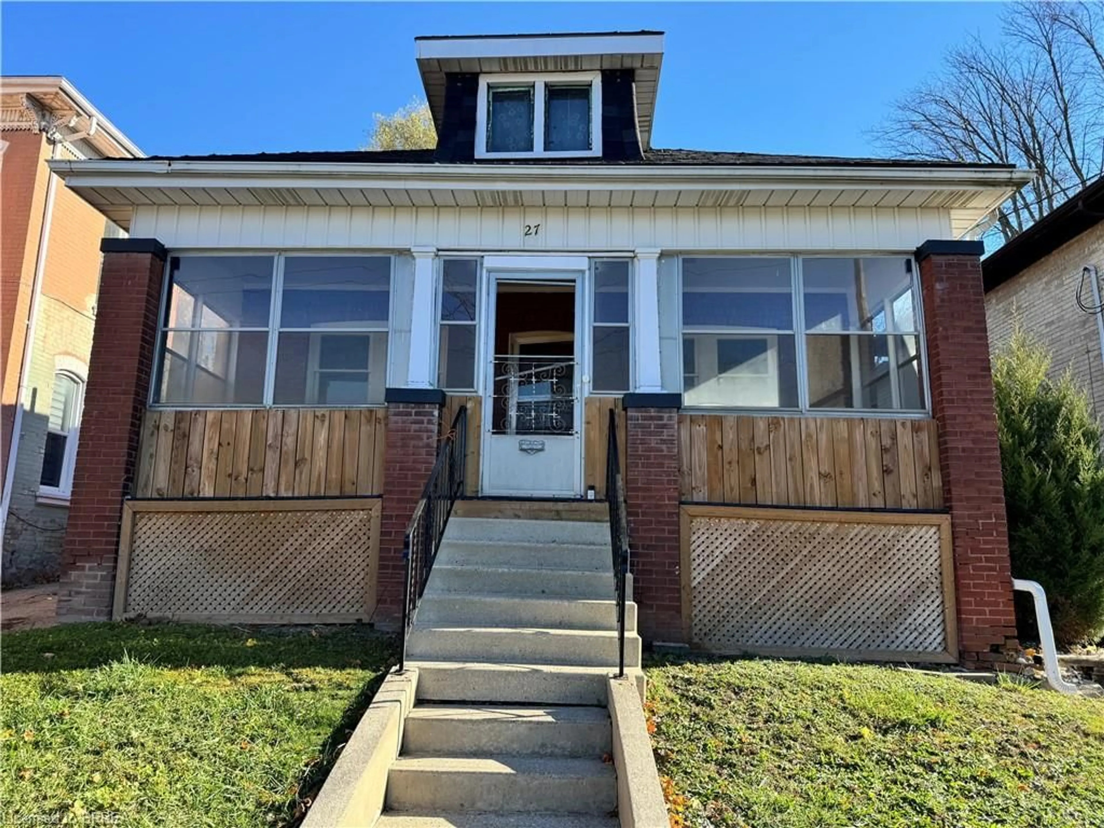 Frontside or backside of a home, the front or back of building for 27 Alfred St, Brantford Ontario N3S 5E6