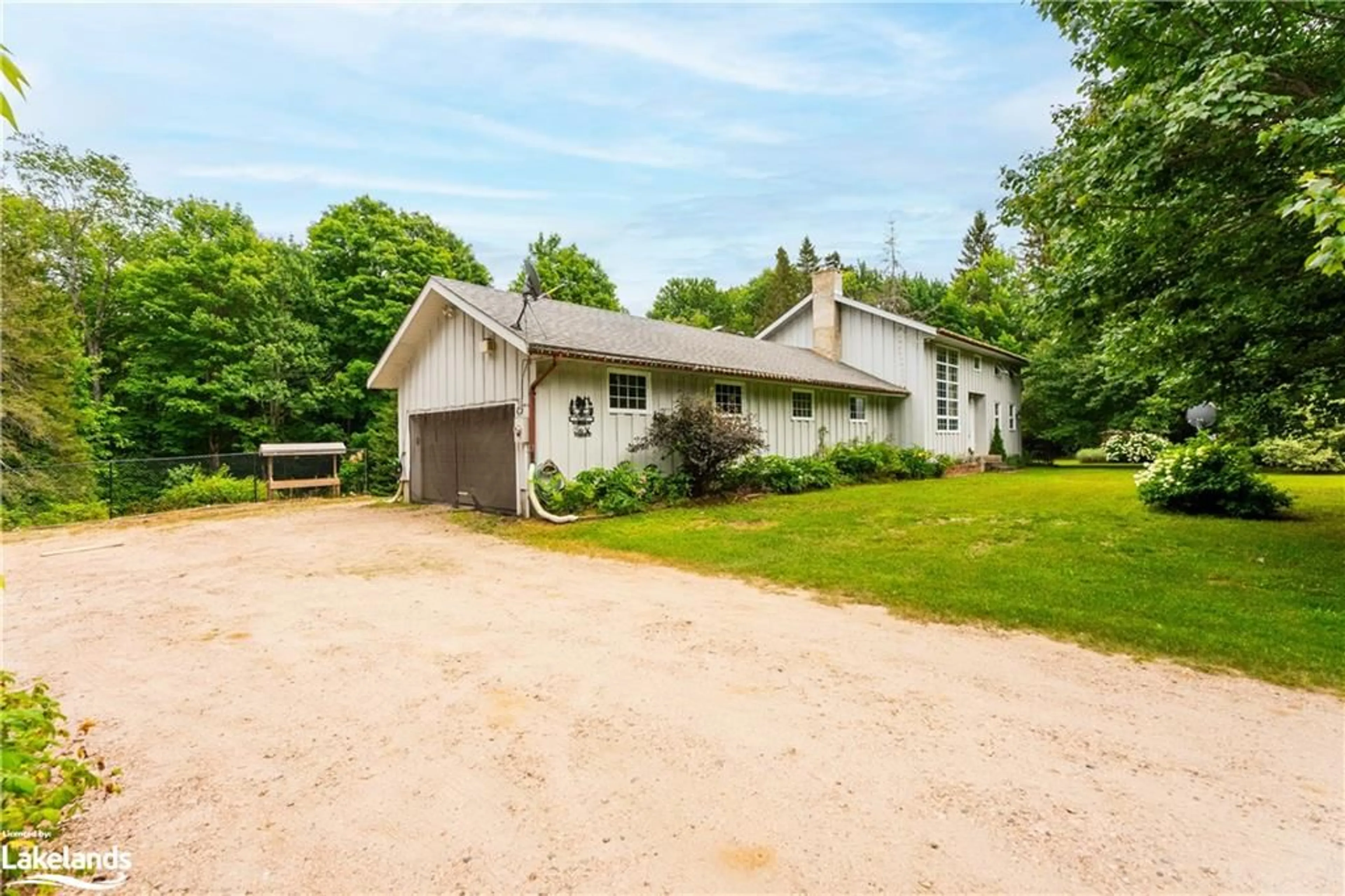 Frontside or backside of a home, cottage for 269 Old Muskoka Rd S, South River Ontario P0A 1H0