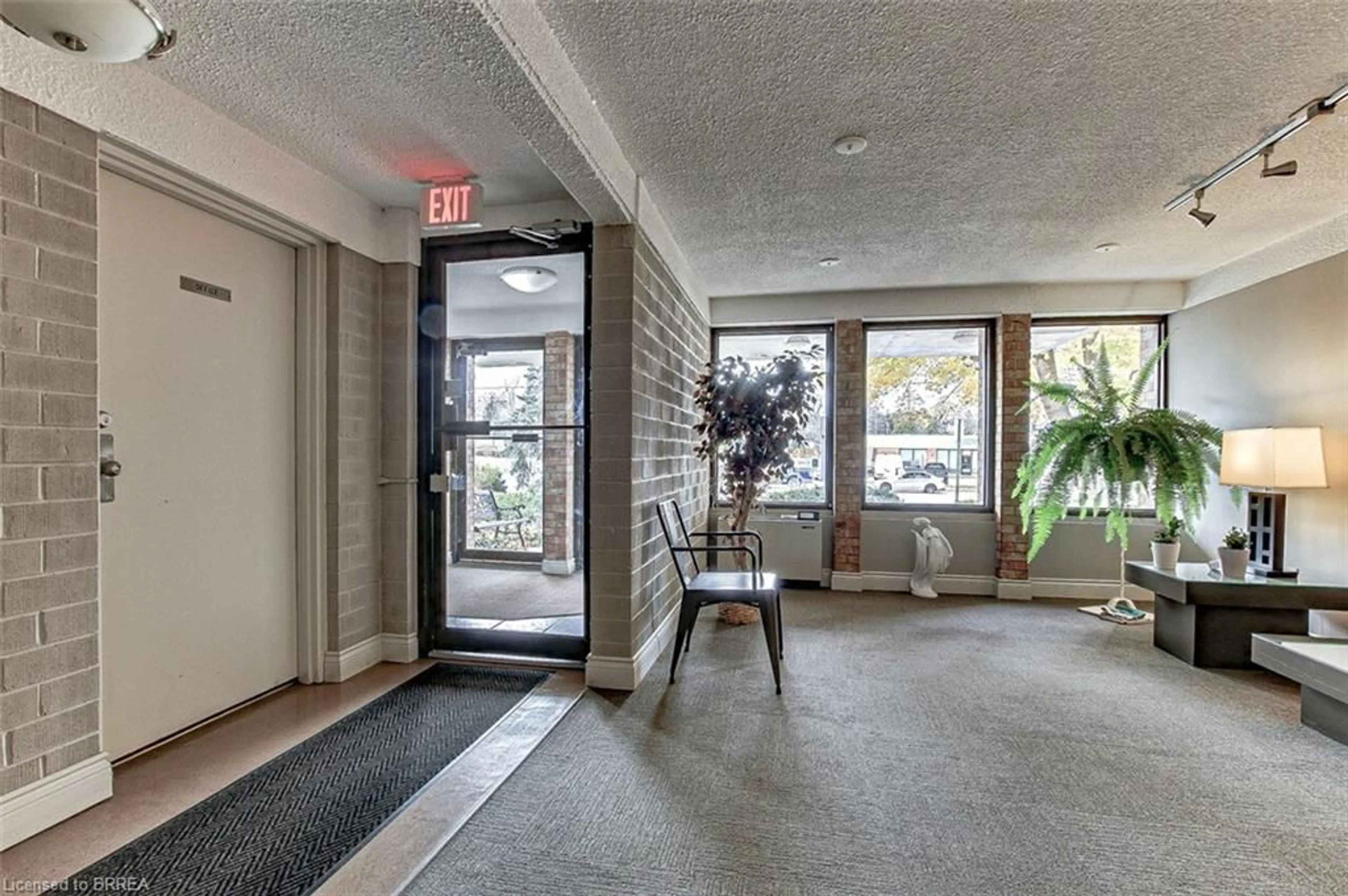 Indoor foyer, carpet floors for 164 Paris Rd #202, Brantford Ontario N3R 6M4