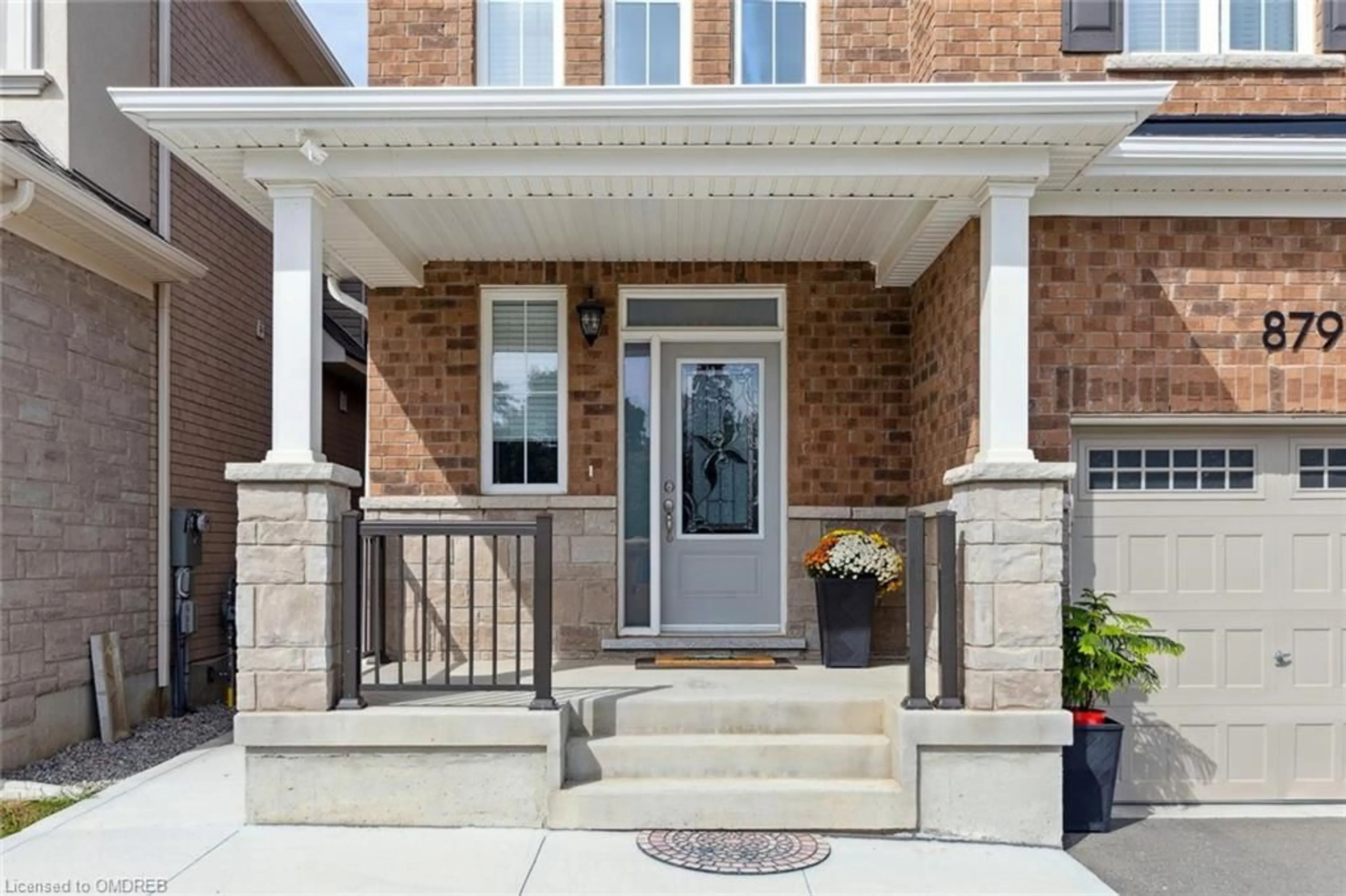 Indoor entryway, cement floor for 879 Hickory Cres, Milton Ontario L9E 1P4