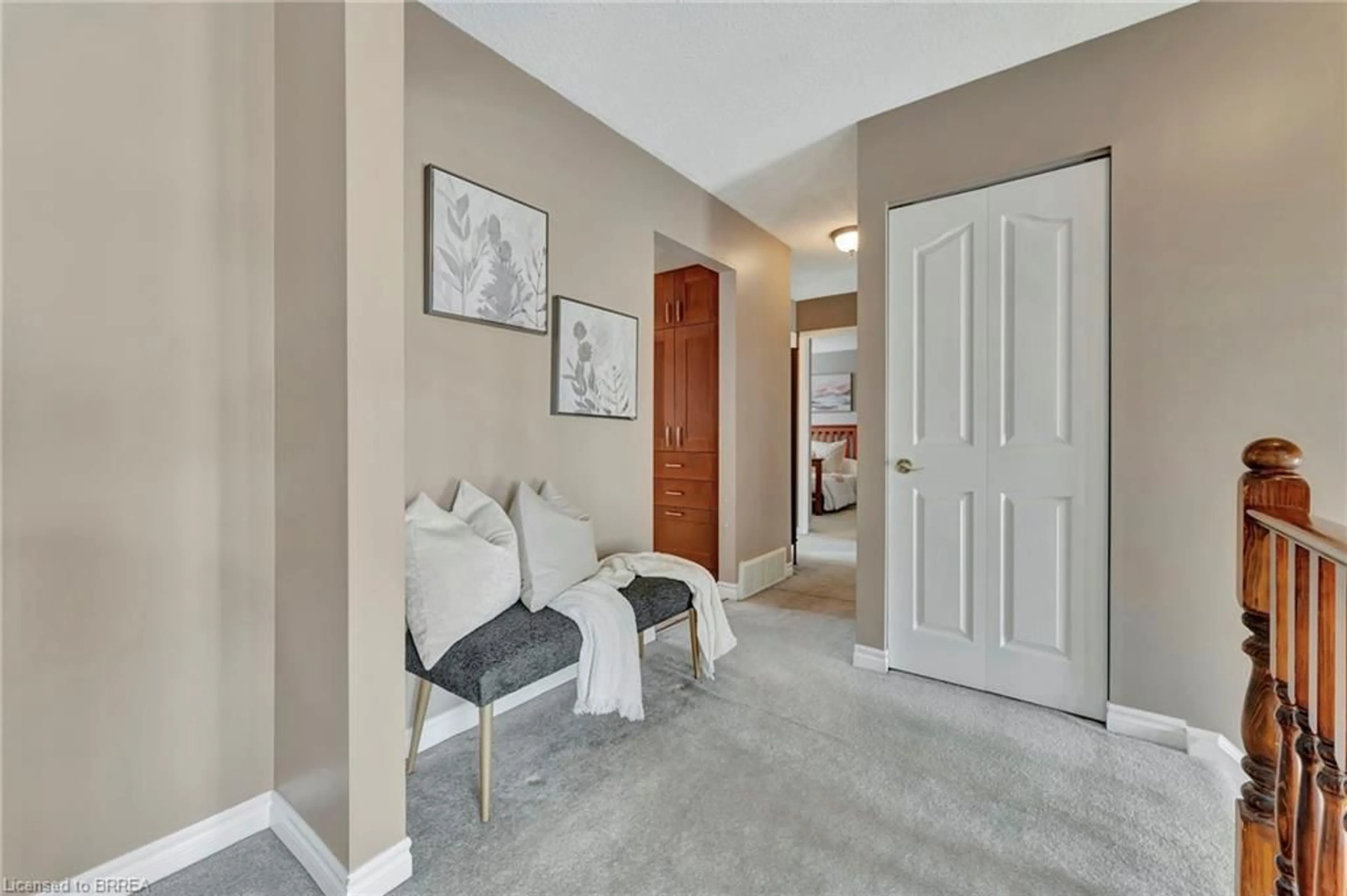 Indoor entryway for 36 Kent Rd, Brantford Ontario N3R 5G9