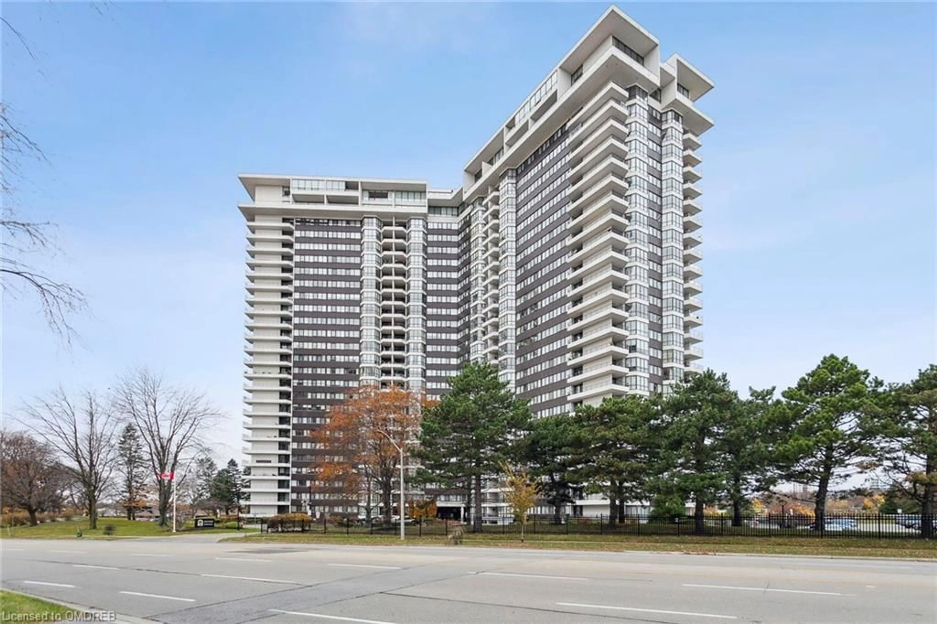 A pic from exterior of the house or condo, the front or back of building for 1333 Bloor St #901, Mississauga Ontario L4Y 3T6