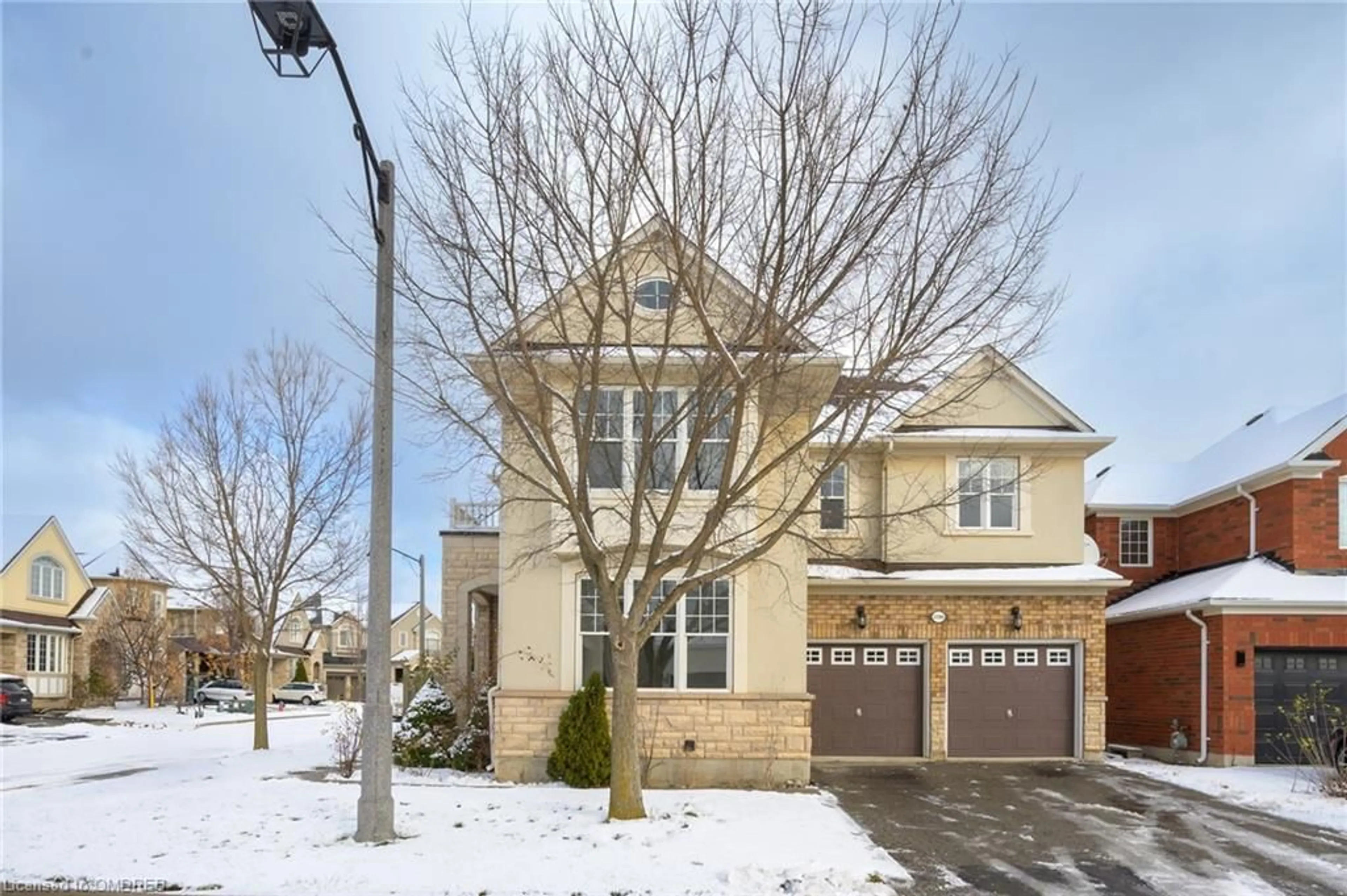 A pic from exterior of the house or condo, the street view for 2390 Calloway Dr, Oakville Ontario L6M 0C1