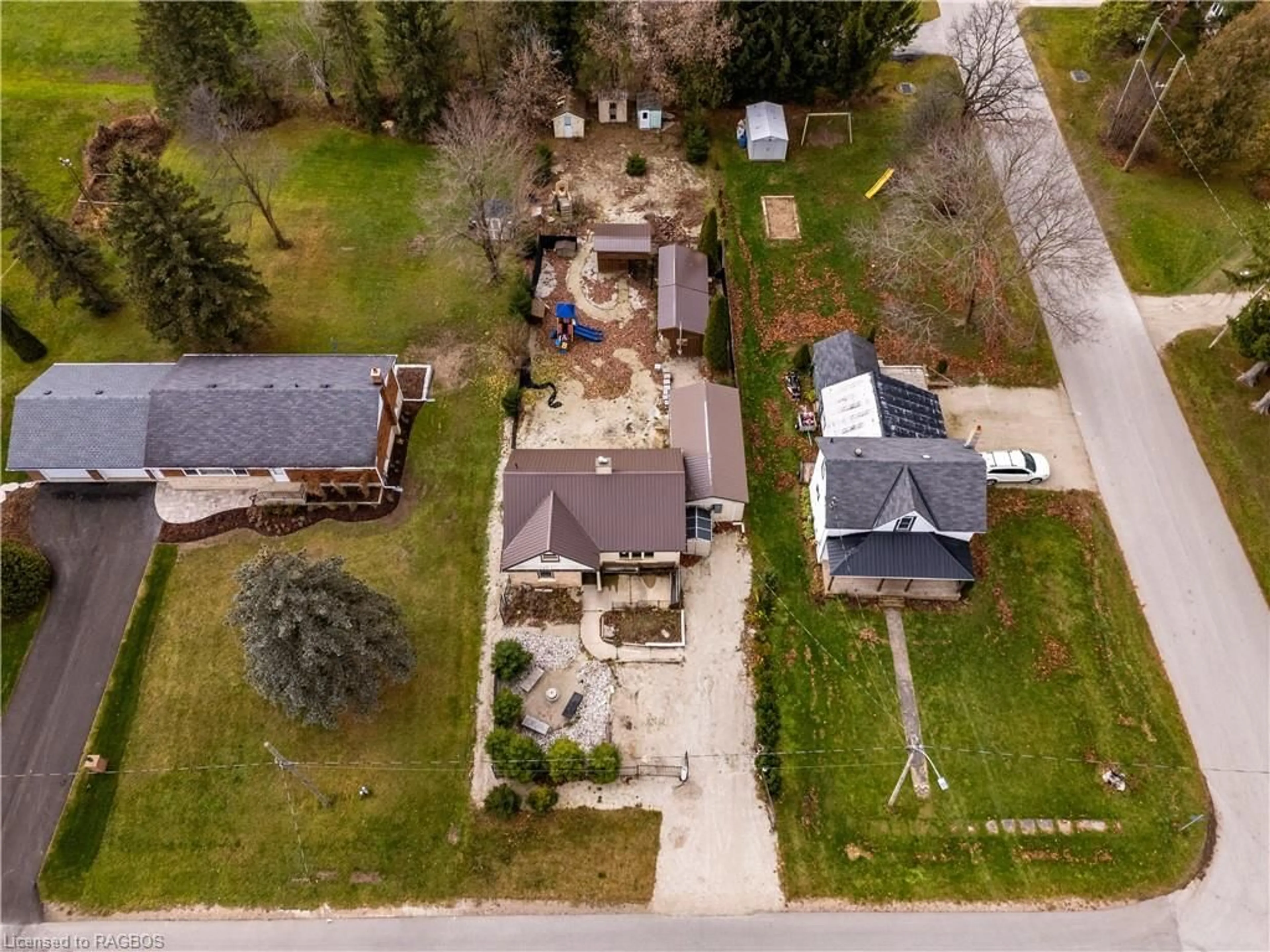 Frontside or backside of a home, the street view for 72 Hamilton St, Tara Ontario N0H 2N0