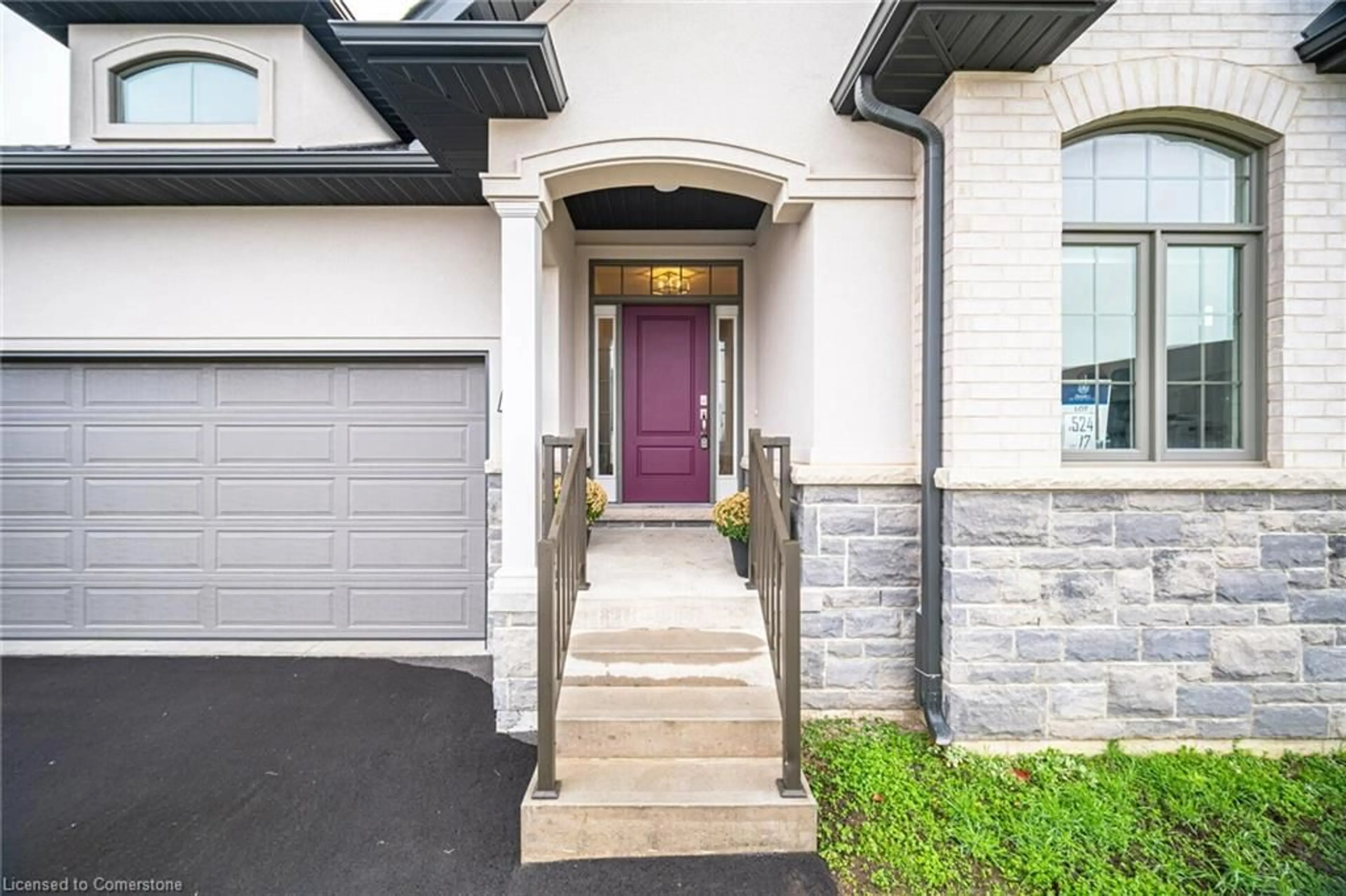 Indoor entryway, wood floors for 524 Old Course Trail Trail, Welland Ontario L3B 0L8