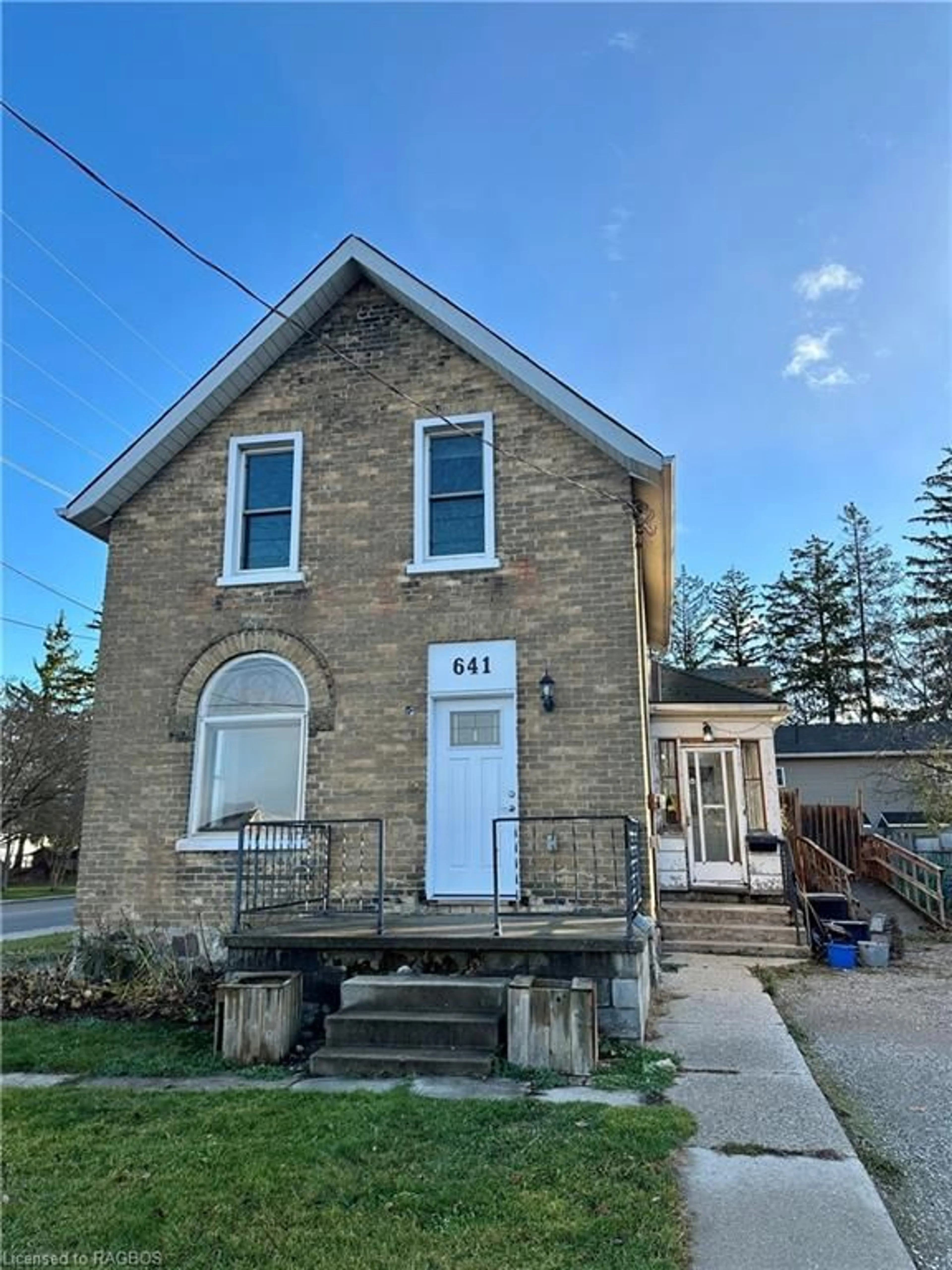 Frontside or backside of a home, the front or back of building for 641 10th Ave, Hanover Ontario N4N 2P6