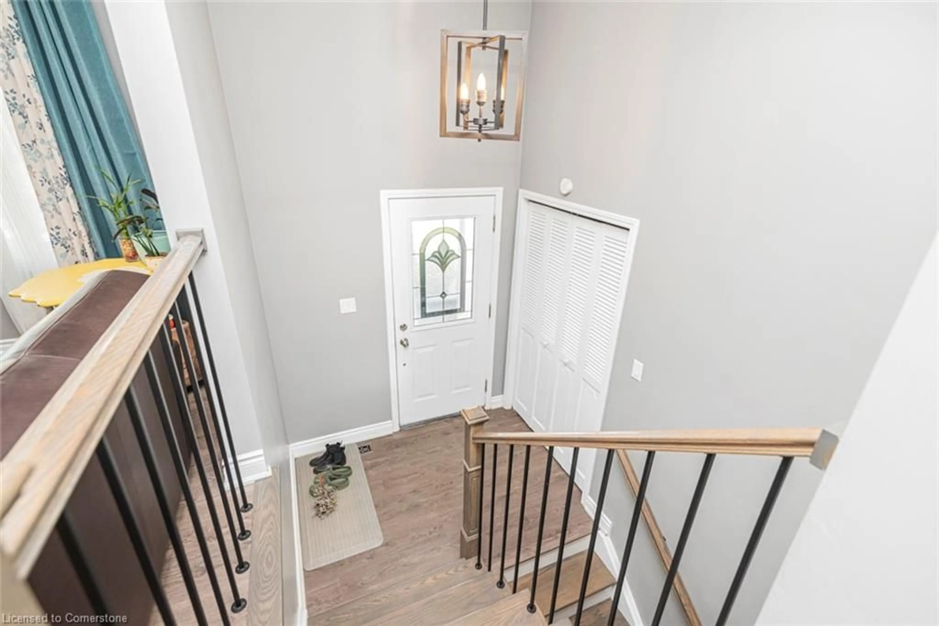 Indoor entryway, wood floors for 18 Killins St, Smithville Ontario L0R 2A0