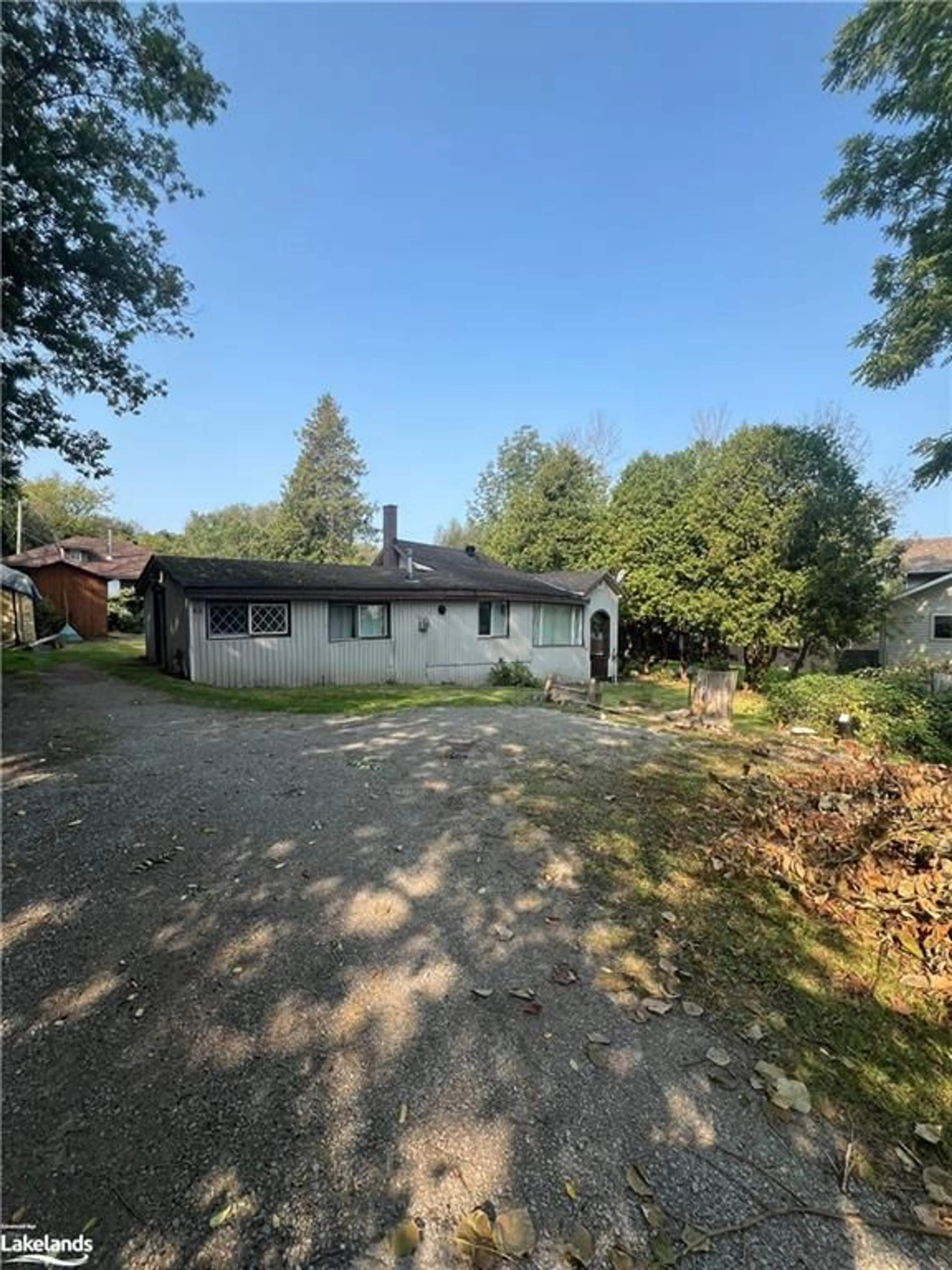 Frontside or backside of a home, cottage for 44 Ash St, Waubaushene Ontario L0K 2C0