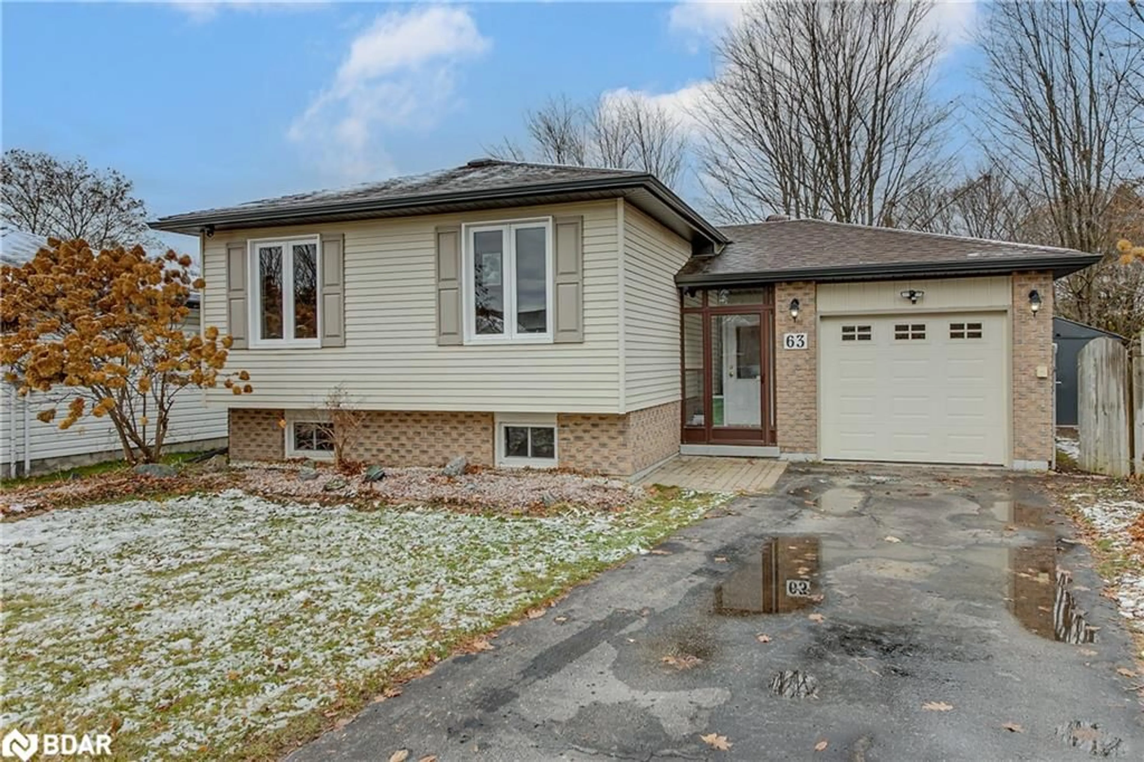 Frontside or backside of a home, cottage for 63 Bronte Cres, Barrie Ontario L4N 5B8