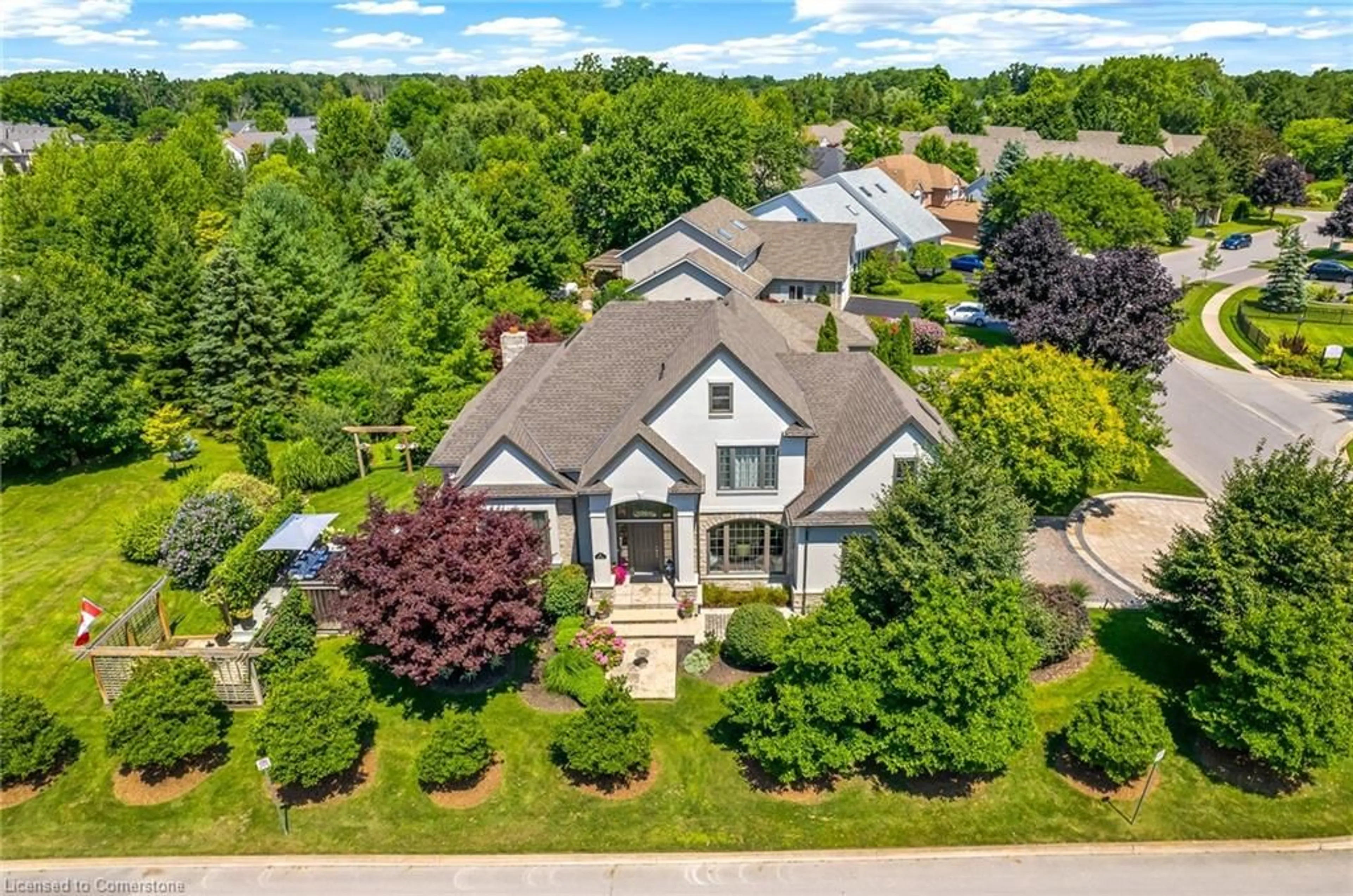 Frontside or backside of a home, the street view for 611 Simcoe St, Niagara-on-the-Lake Ontario L0S 1J0