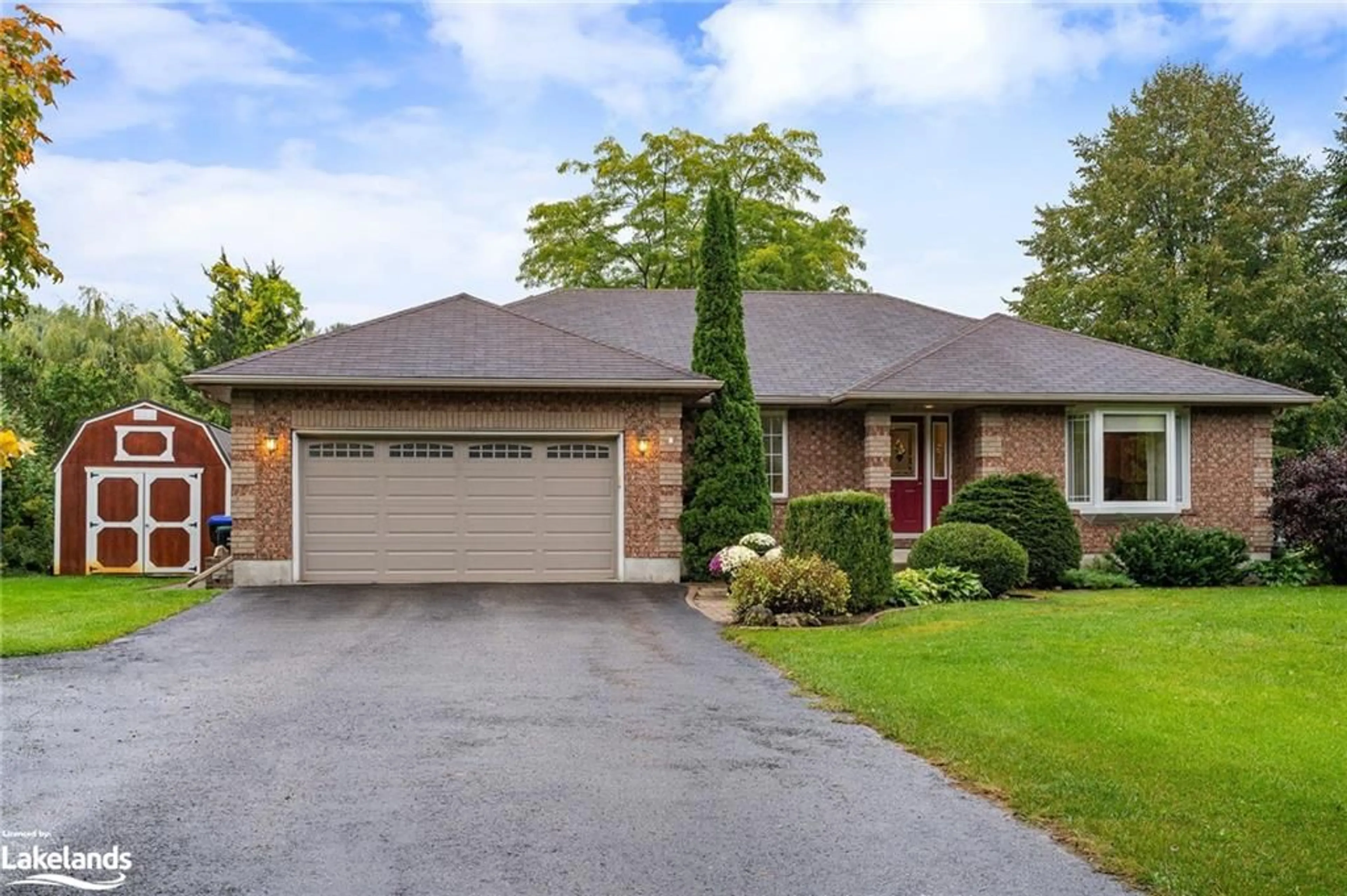 Home with brick exterior material for 84 Wasaga Sands Dr, Wasaga Beach Ontario L9Z 1J2