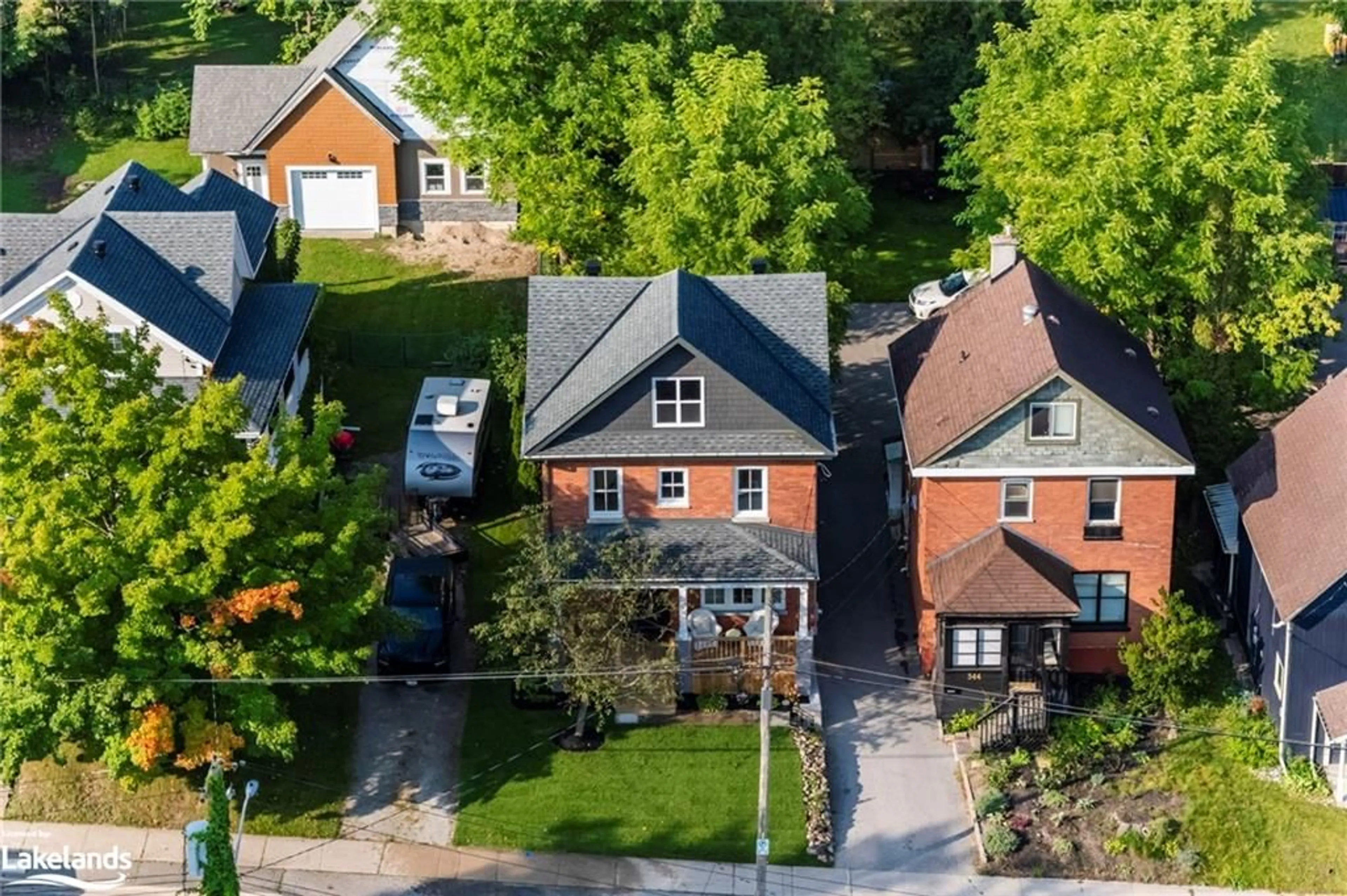 Frontside or backside of a home, the street view for 348 First St, Midland Ontario L4R 3P2