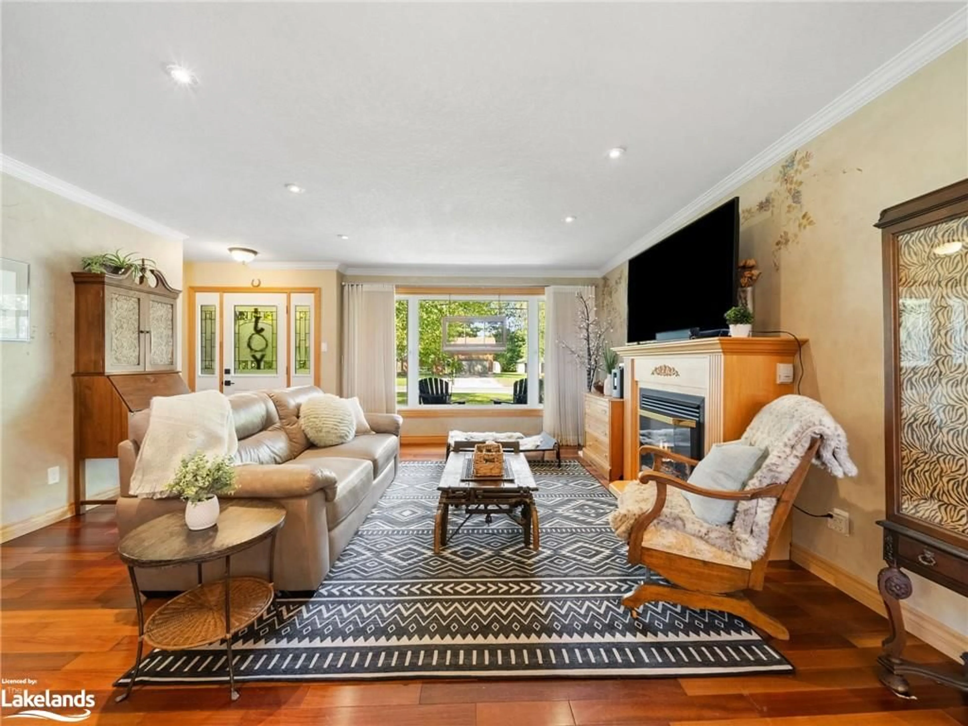 Living room, wood floors for 1859 Warminster Sideroad, Oro-Medonte Ontario L0K 2G0