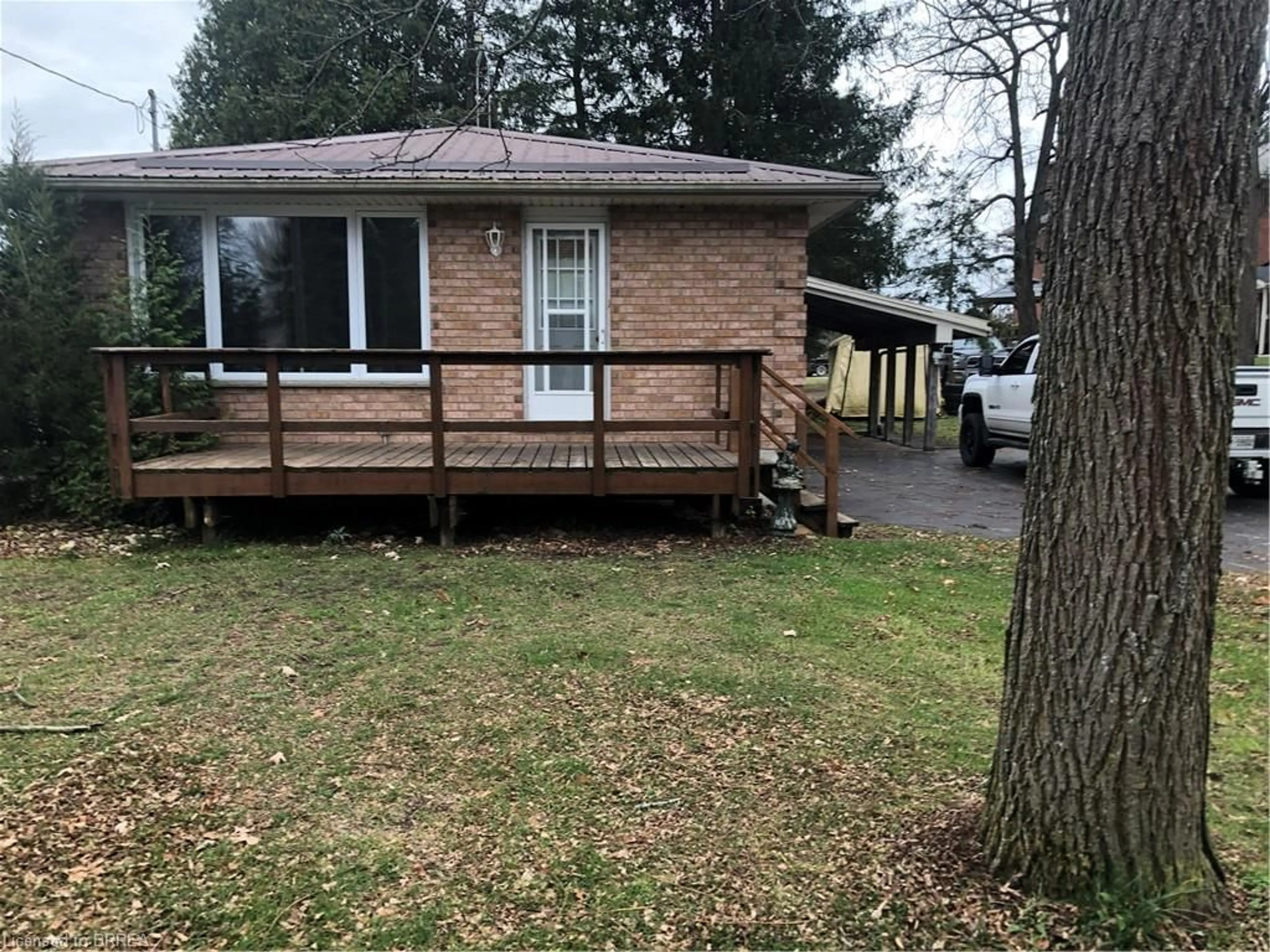 Frontside or backside of a home, cottage for 24 Hillcrest Ave, Simcoe Ontario N3Y 4K6