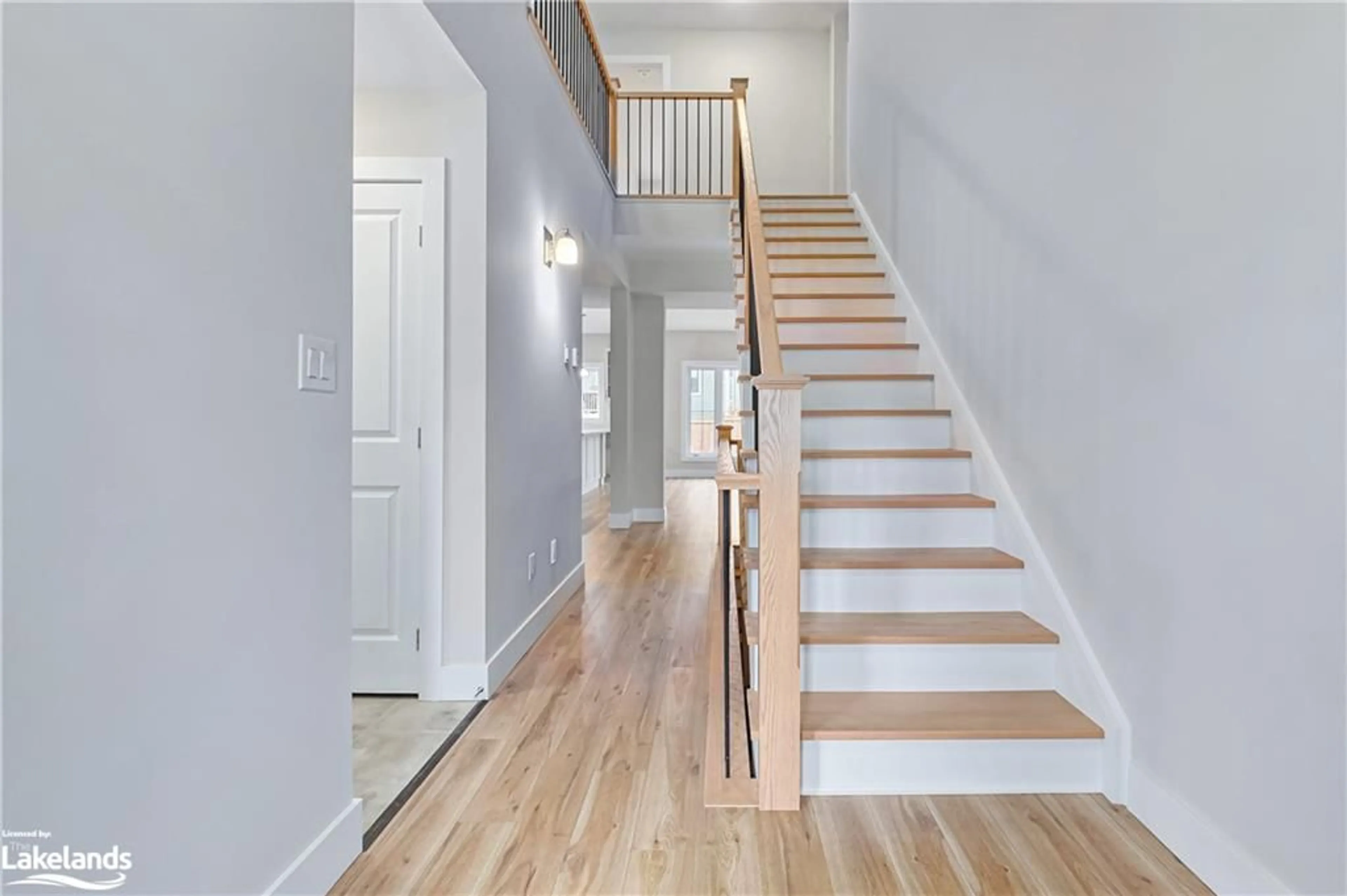 Stairs for 143 Courtland St, Collingwood Ontario L9Y 0R4