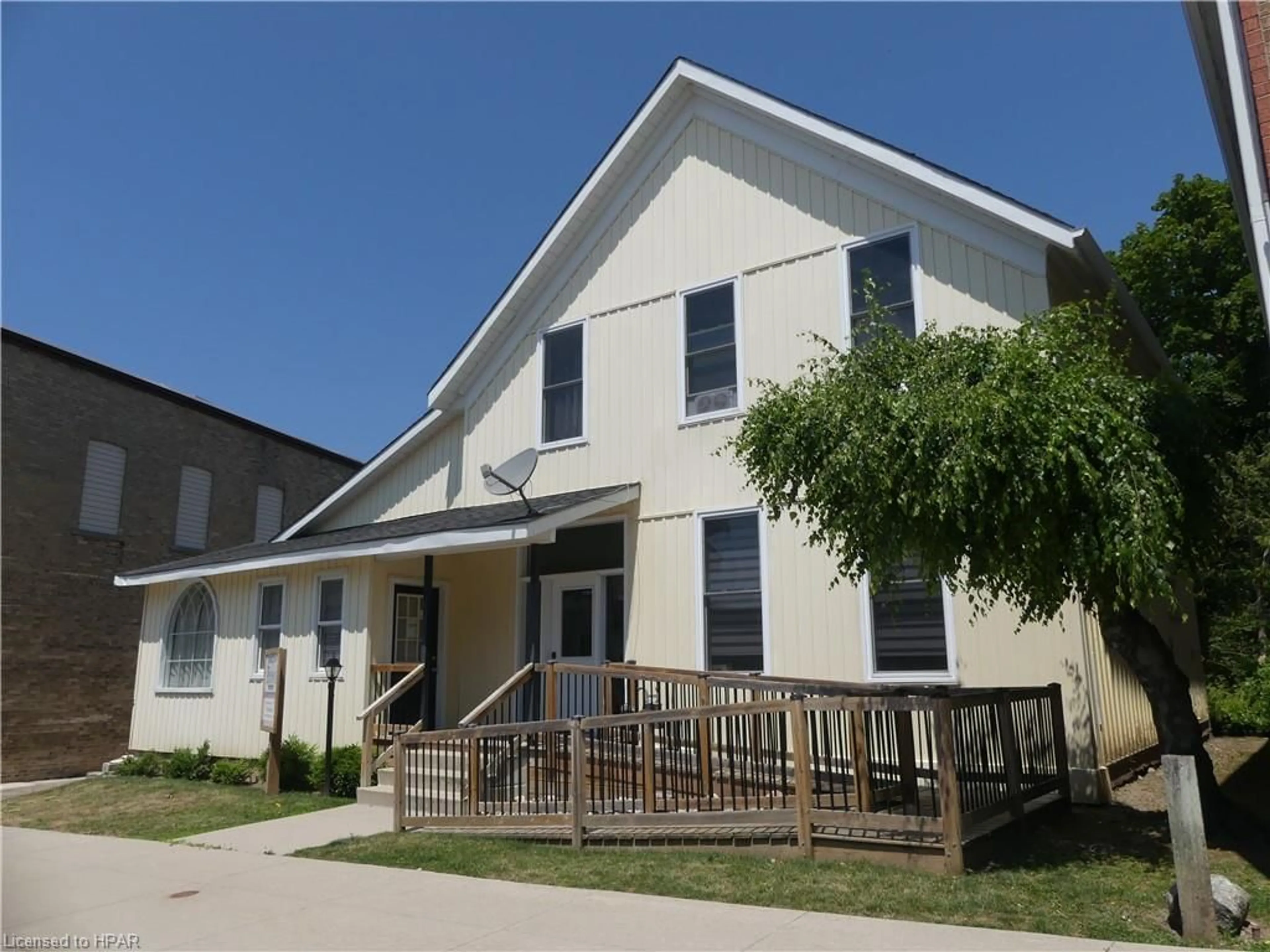 A pic from exterior of the house or condo, the front or back of building for 9 Rattenbury St, Clinton Ontario N0M 1L0