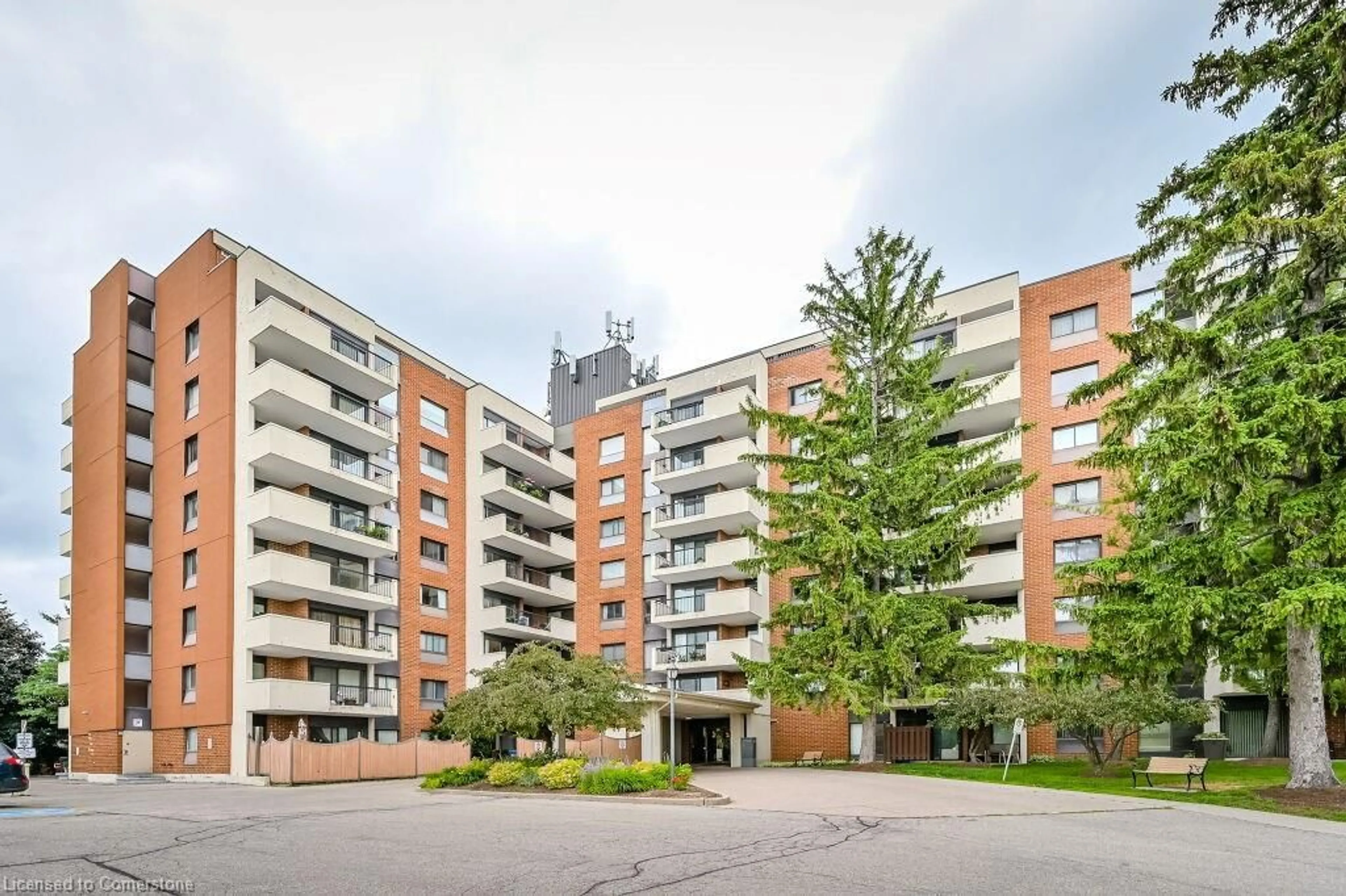 A pic from exterior of the house or condo, the front or back of building for 260 Sheldon Ave #808, Kitchener Ontario N2H 6P2