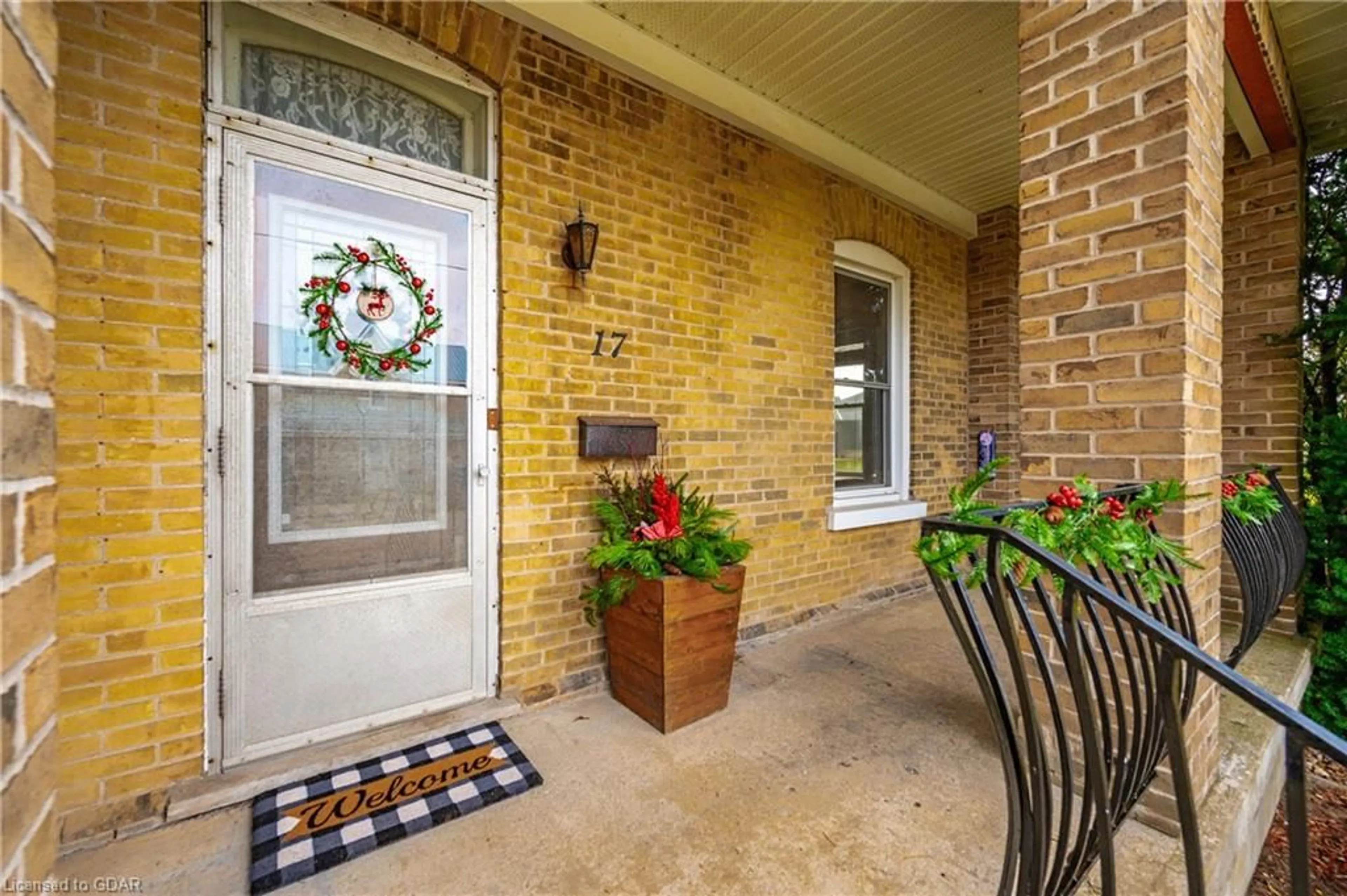 Indoor entryway, wood floors for 17 Allan St St, Clifford Ontario N0G 1M0