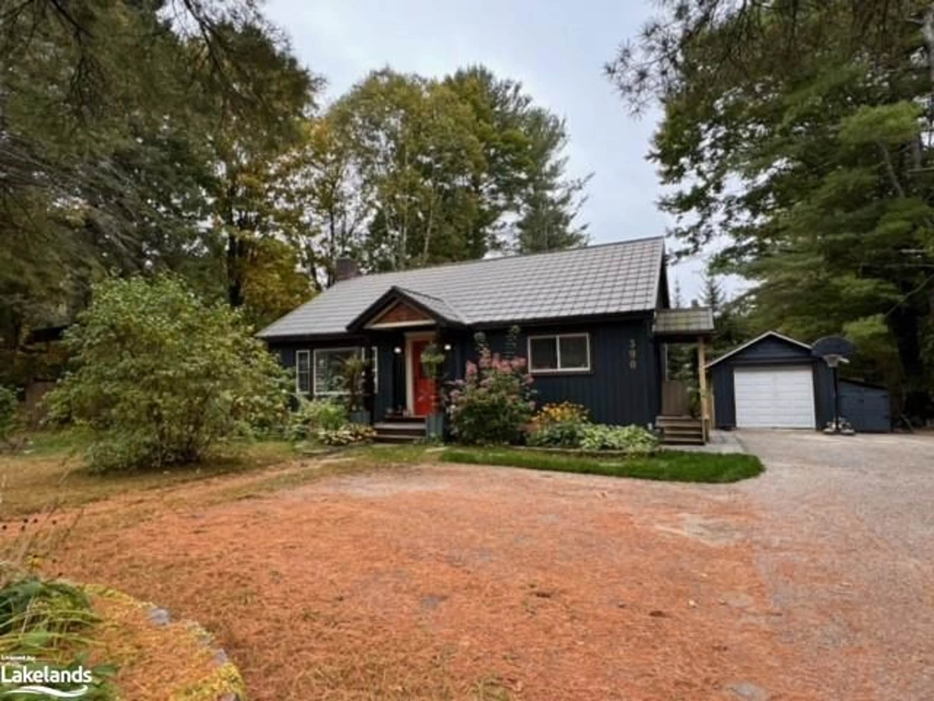 Frontside or backside of a home, cottage for 390 Manitoba St, Bracebridge Ontario P1L 2C6
