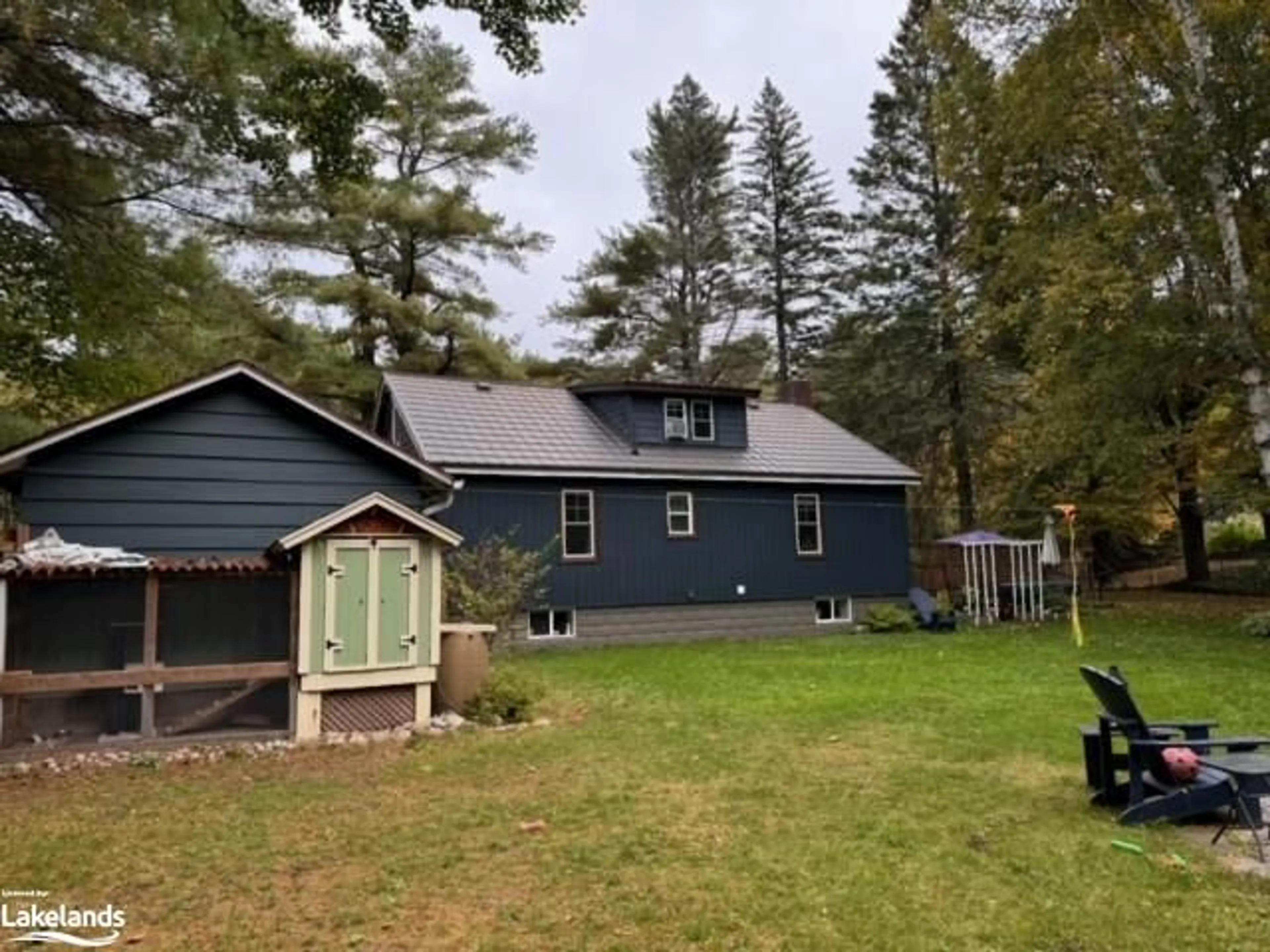 Frontside or backside of a home, cottage for 390 Manitoba St, Bracebridge Ontario P1L 2C6