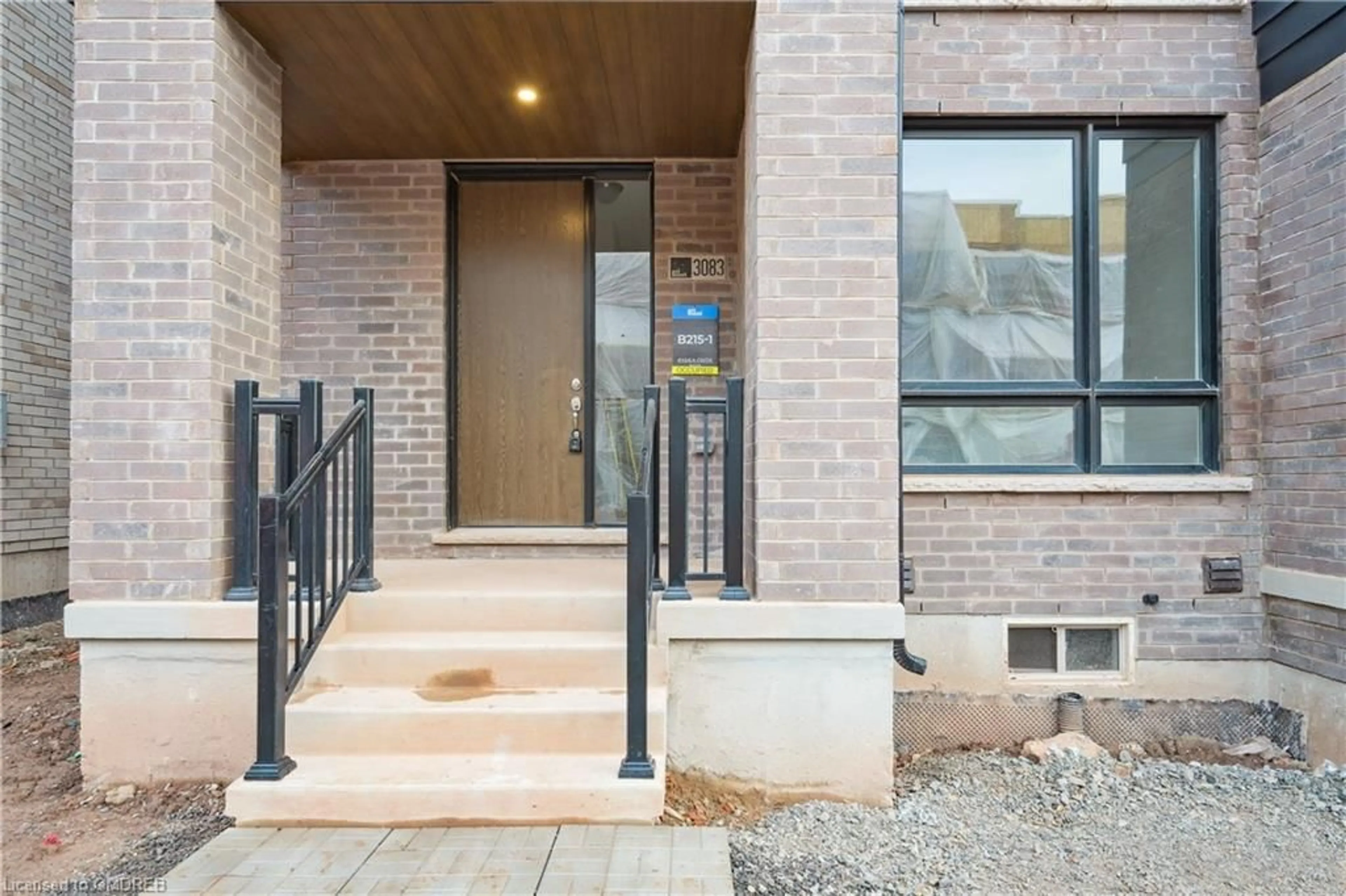 Indoor entryway, cement floor for 3083 Meadowridge Dr, Oakville Ontario L6H 7Z5