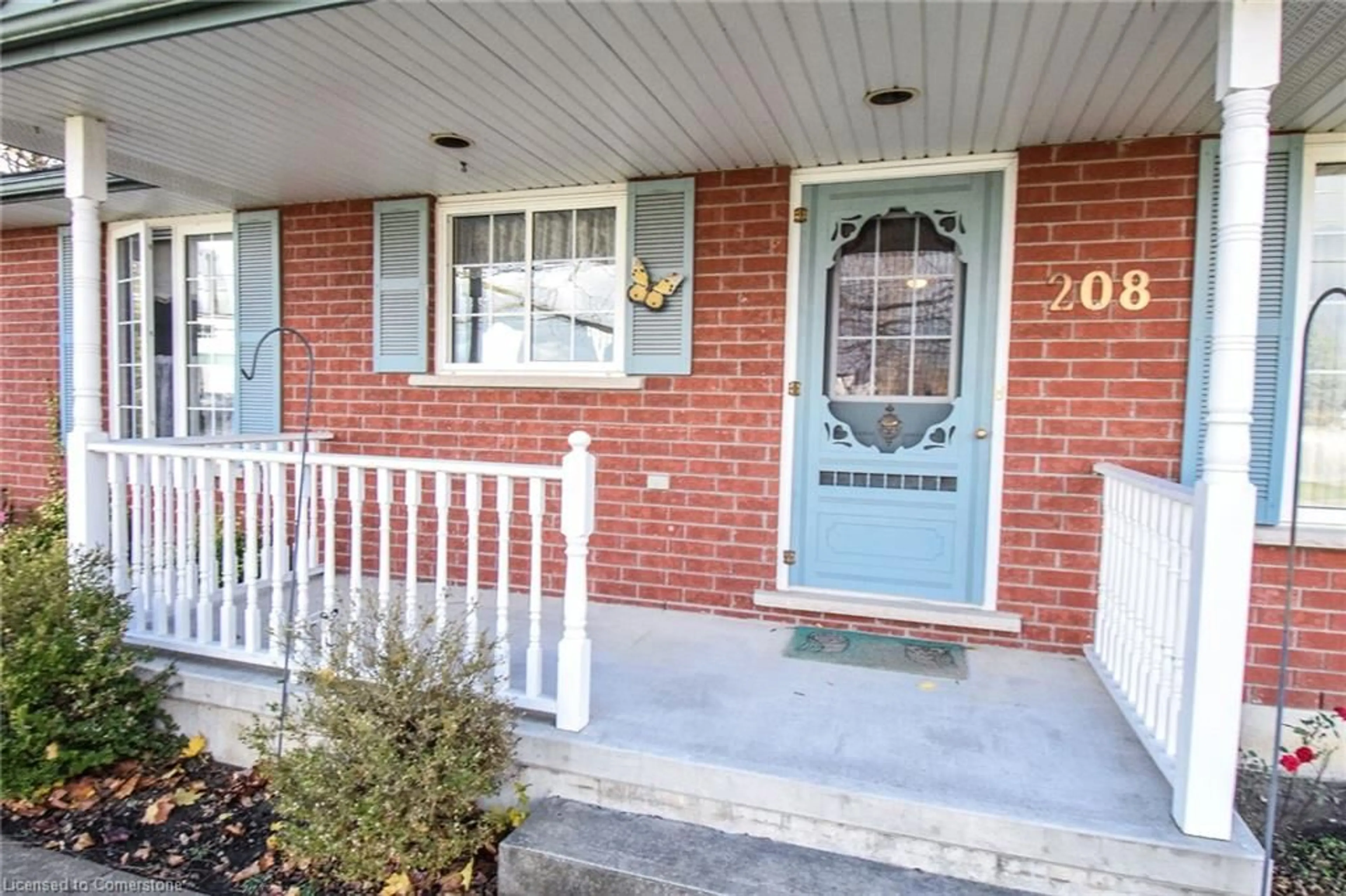 Indoor entryway, wood floors for 208 Forest St, Dunnville Ontario N1A 3G9