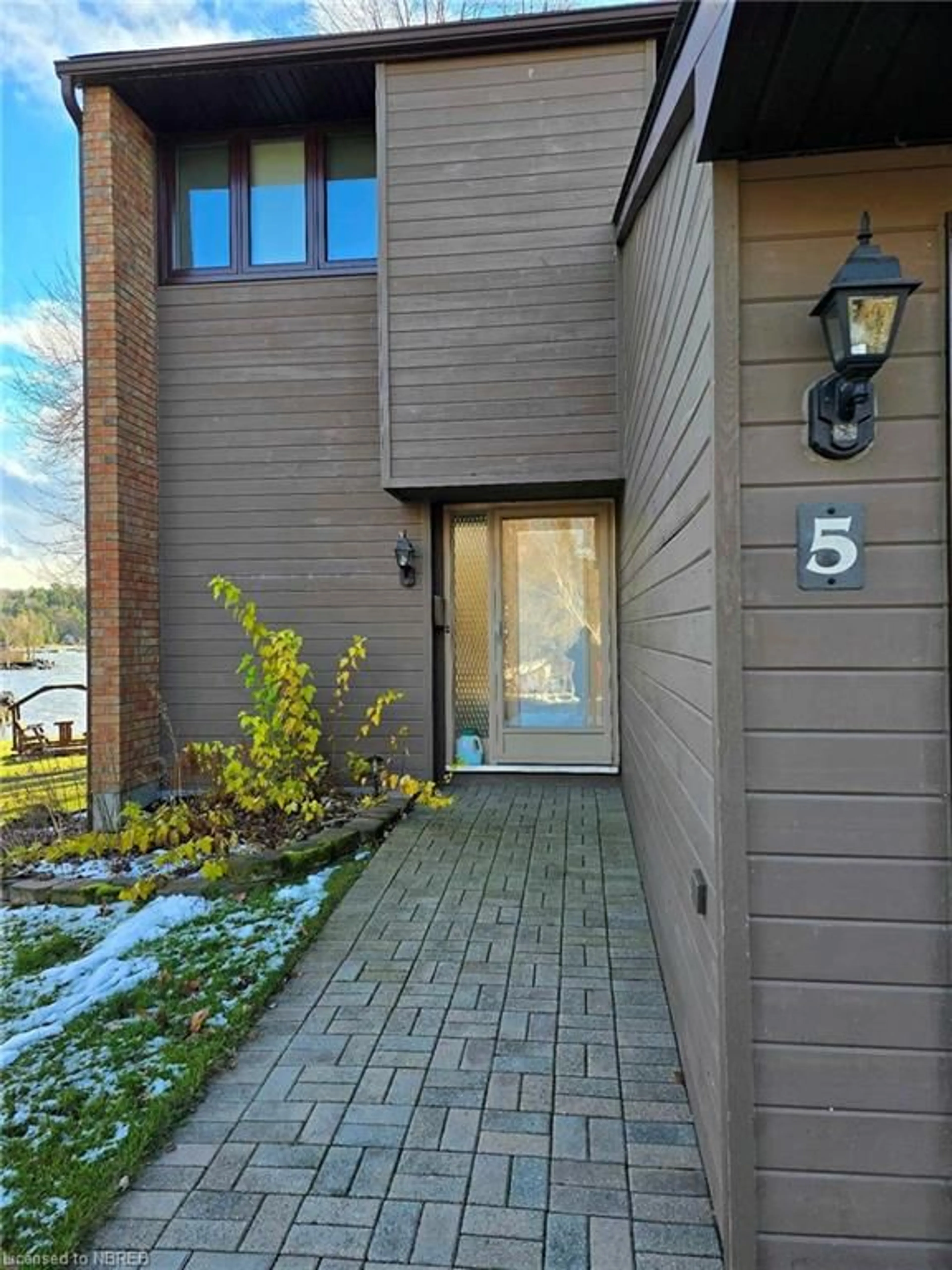 A pic from exterior of the house or condo, cottage for 555 Main St #5, Callander Ontario P0H 1H0