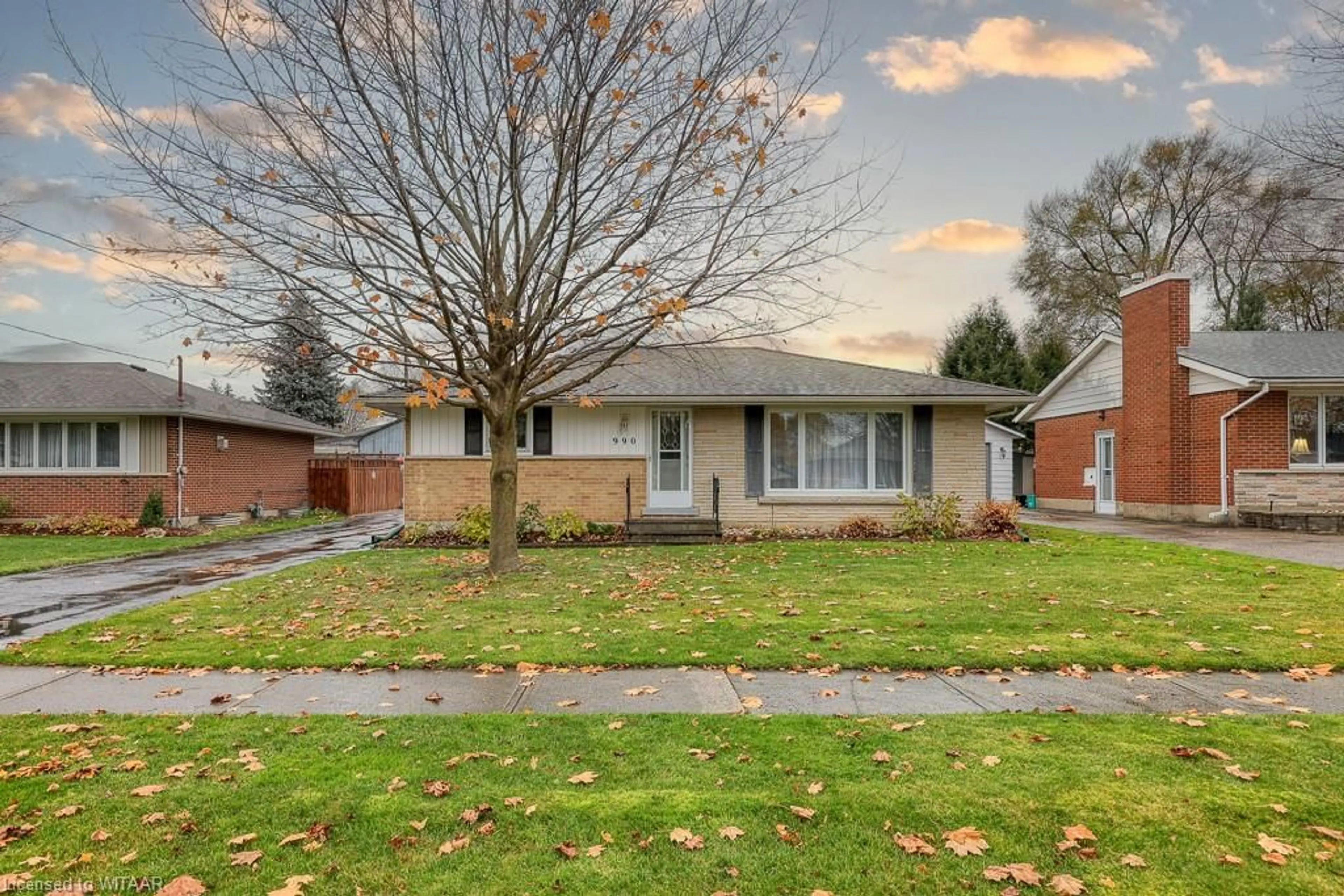 A pic from exterior of the house or condo, the street view for 990 Braeside St, Woodstock Ontario N4S 4T4