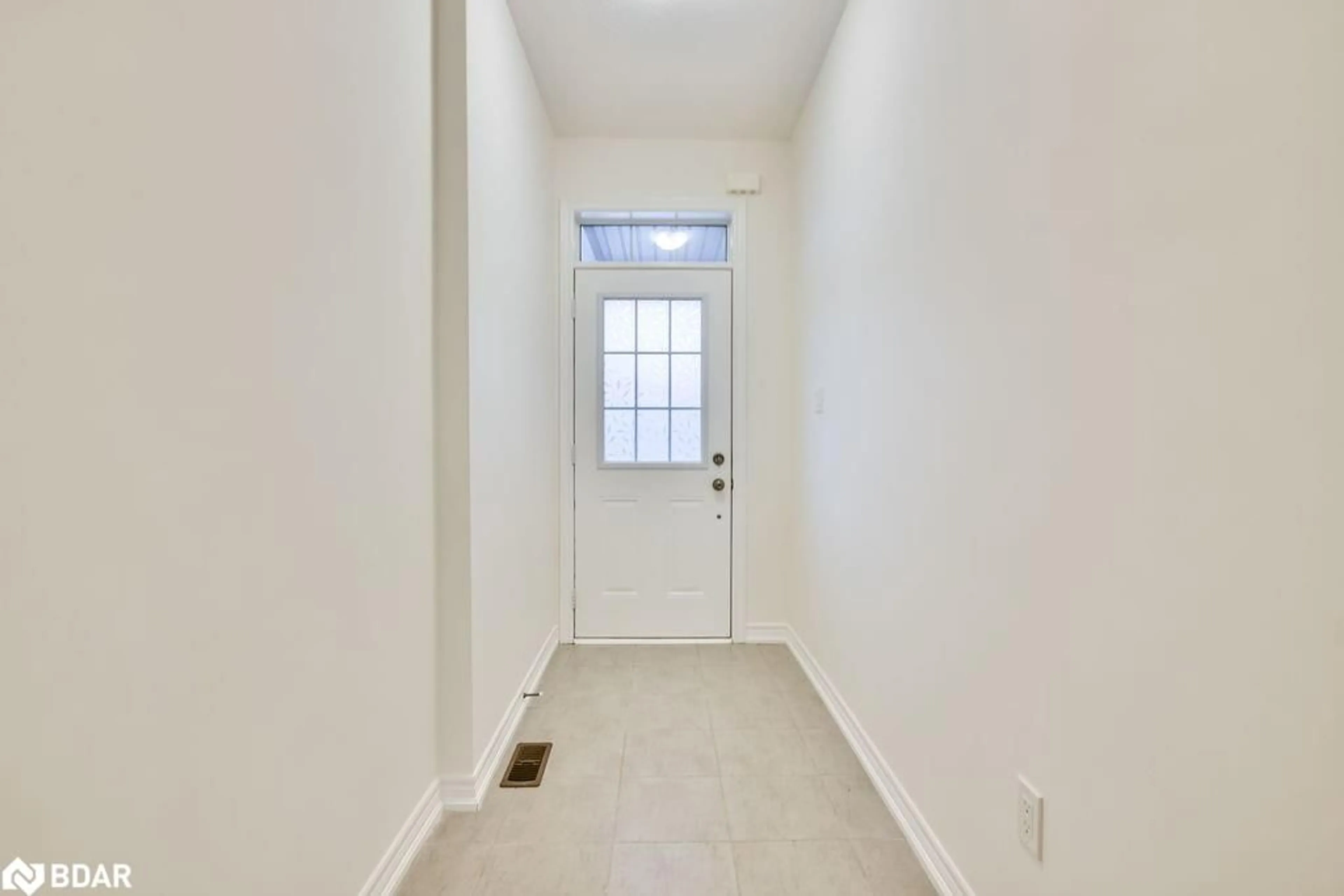 Indoor entryway, not visible floor for 40 Sasco Way, Angus Ontario L0M 1B4