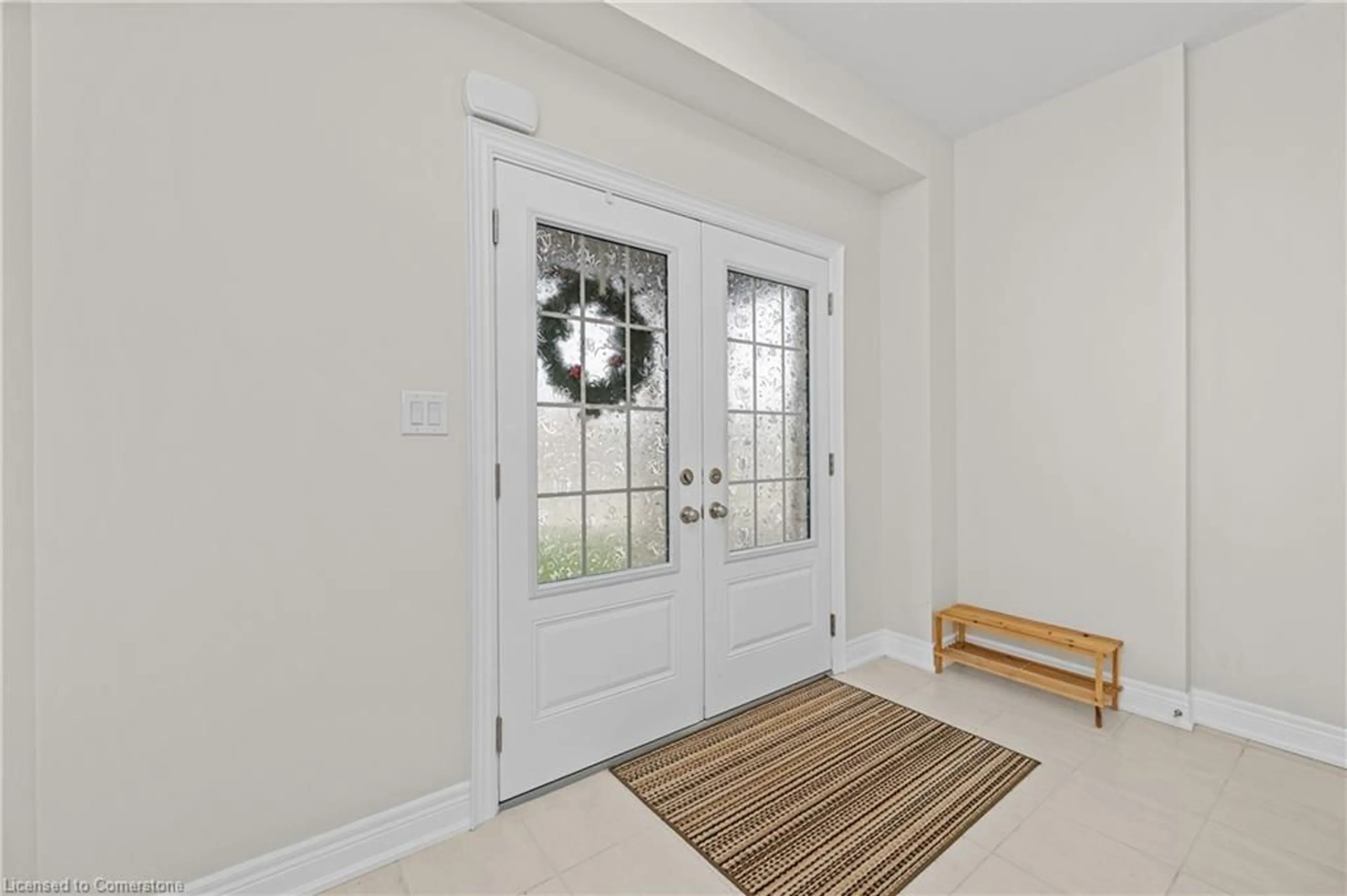 Indoor entryway, wood floors for 895 Burwell St, Fort Erie Ontario L2A 0E2