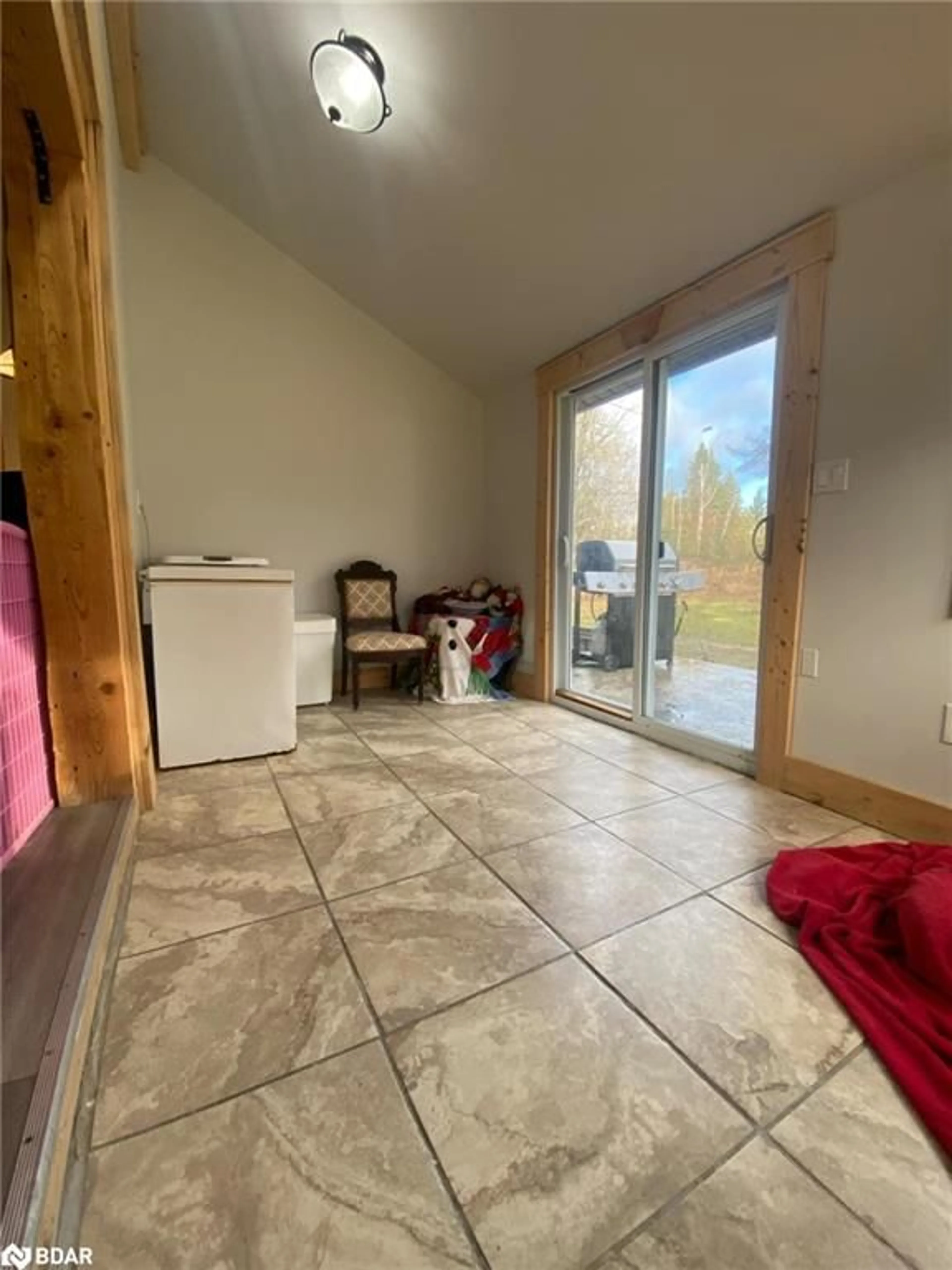 Indoor entryway, cement floor for 391 4th Line Belmont, Havelock Ontario K0L 1Z0