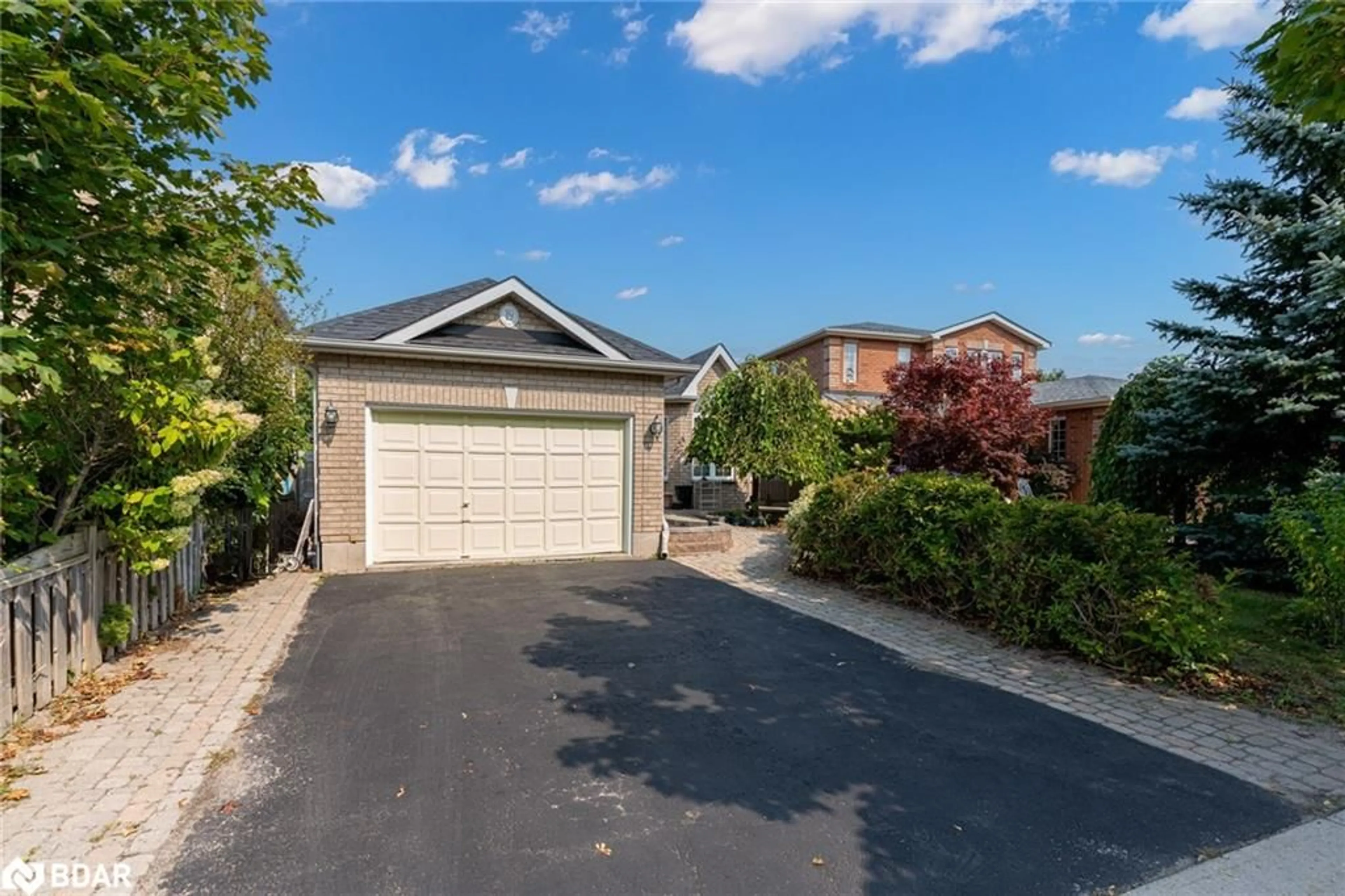 Frontside or backside of a home, the street view for 19 Brown Wood Dr, Barrie Ontario L4M 6N3