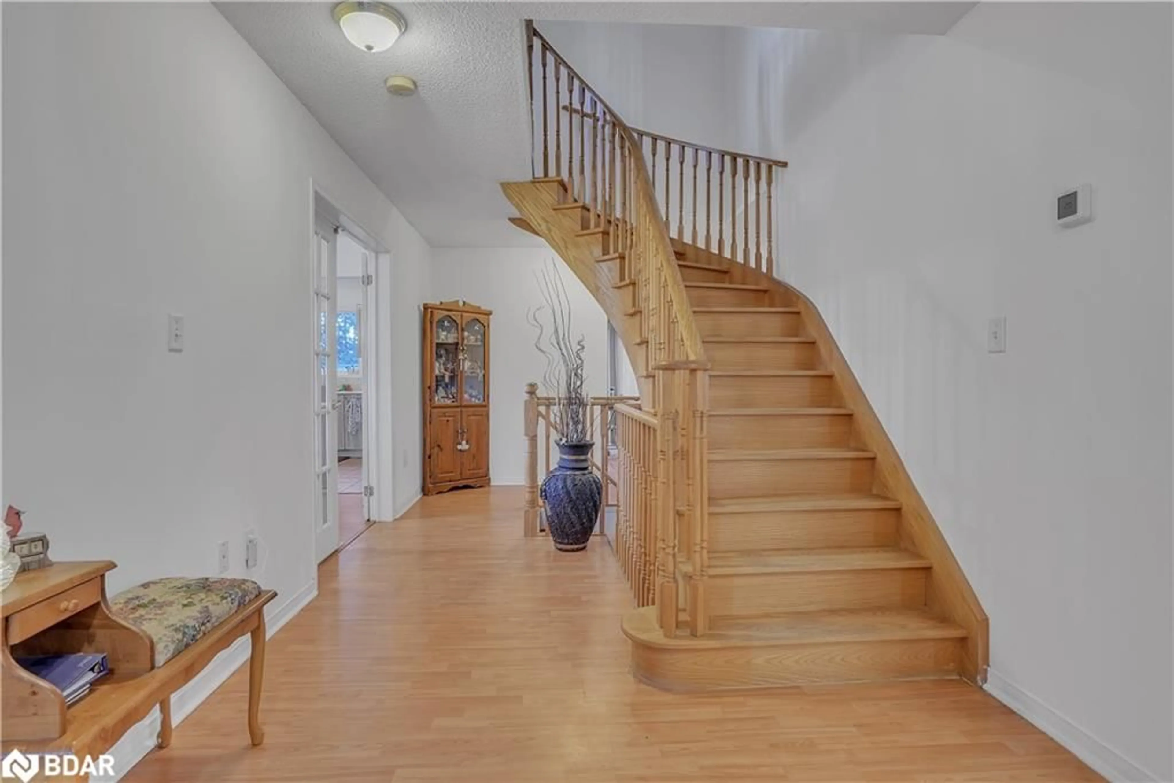 Indoor foyer, wood floors for 1 Farmstead Cres, Barrie Ontario L4N 8S3