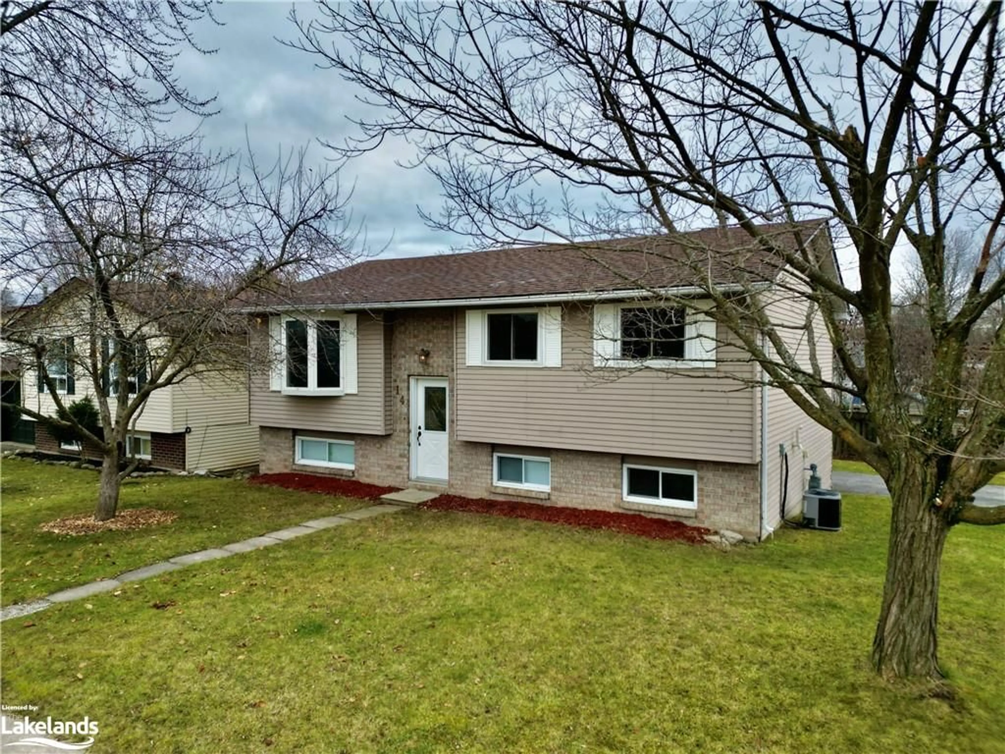 Frontside or backside of a home, cottage for 14 Korlea Cres, Orillia Ontario L3V 7K3