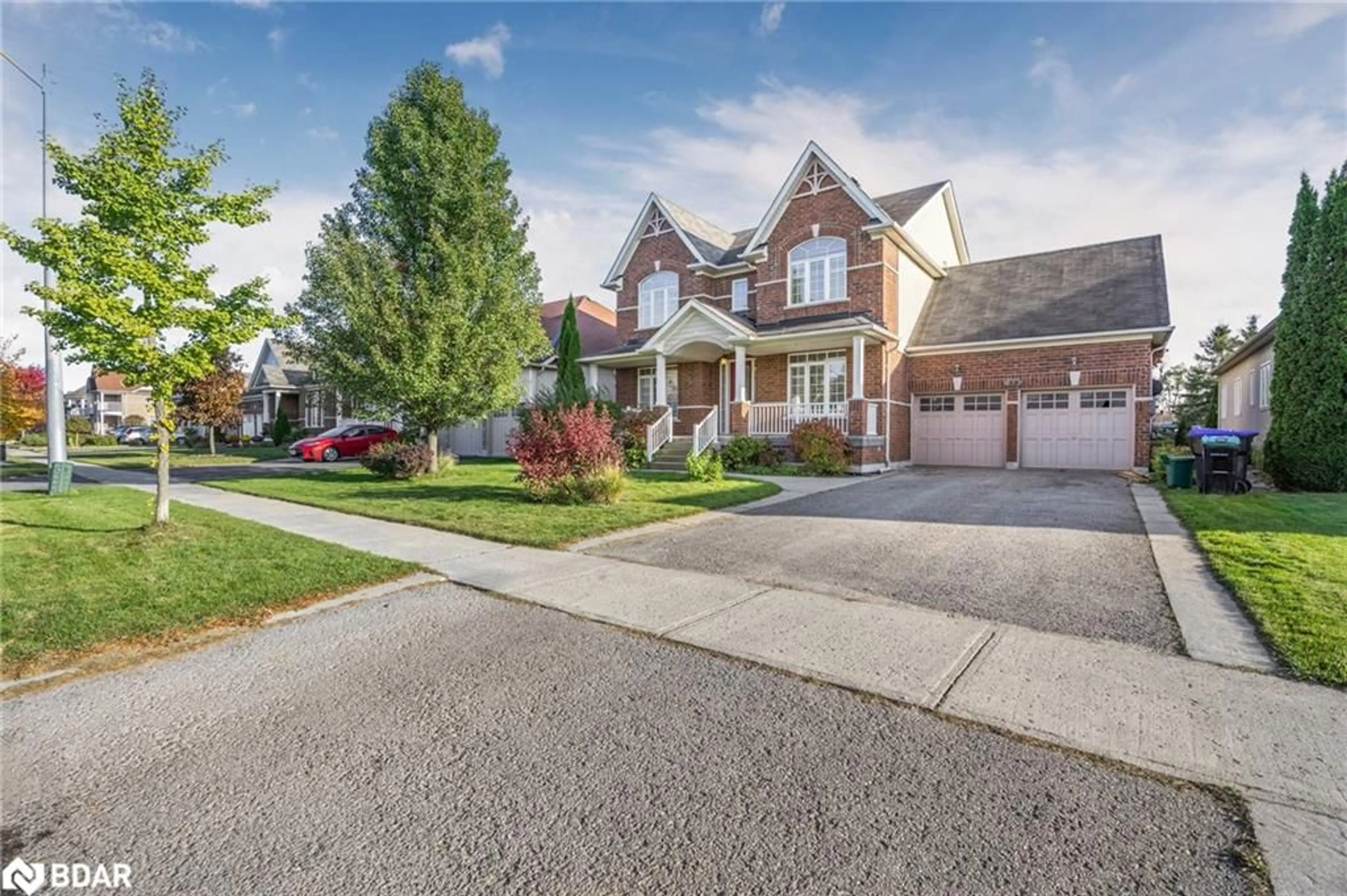 A pic from exterior of the house or condo, the street view for 33 Collier Cres, Angus Ontario L0M 1B5