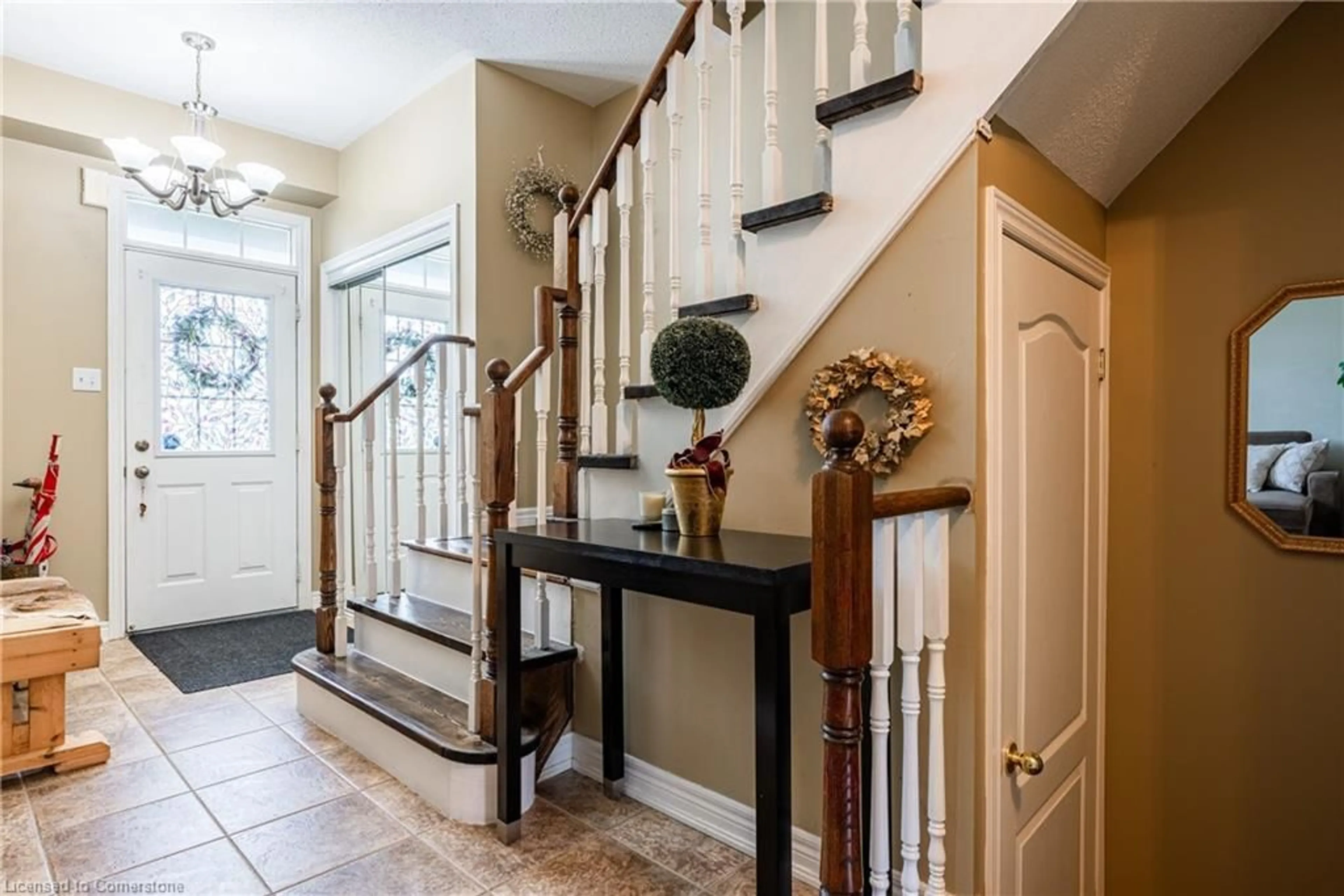 Indoor entryway, wood floors for 7 Northampton Blvd, Stoney Creek Ontario L8E 6C5