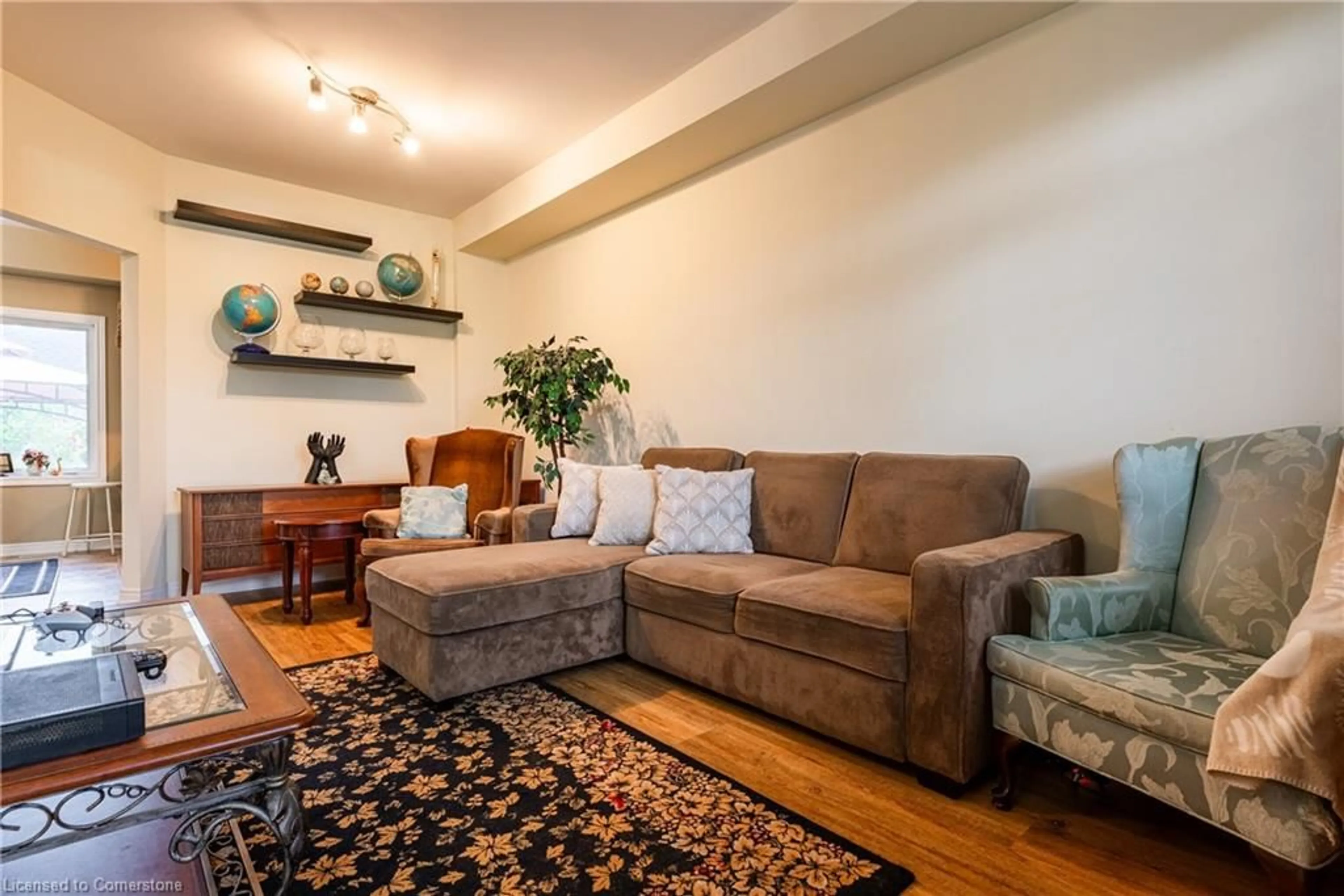 Living room, wood floors for 7 Northampton Blvd, Stoney Creek Ontario L8E 6C5