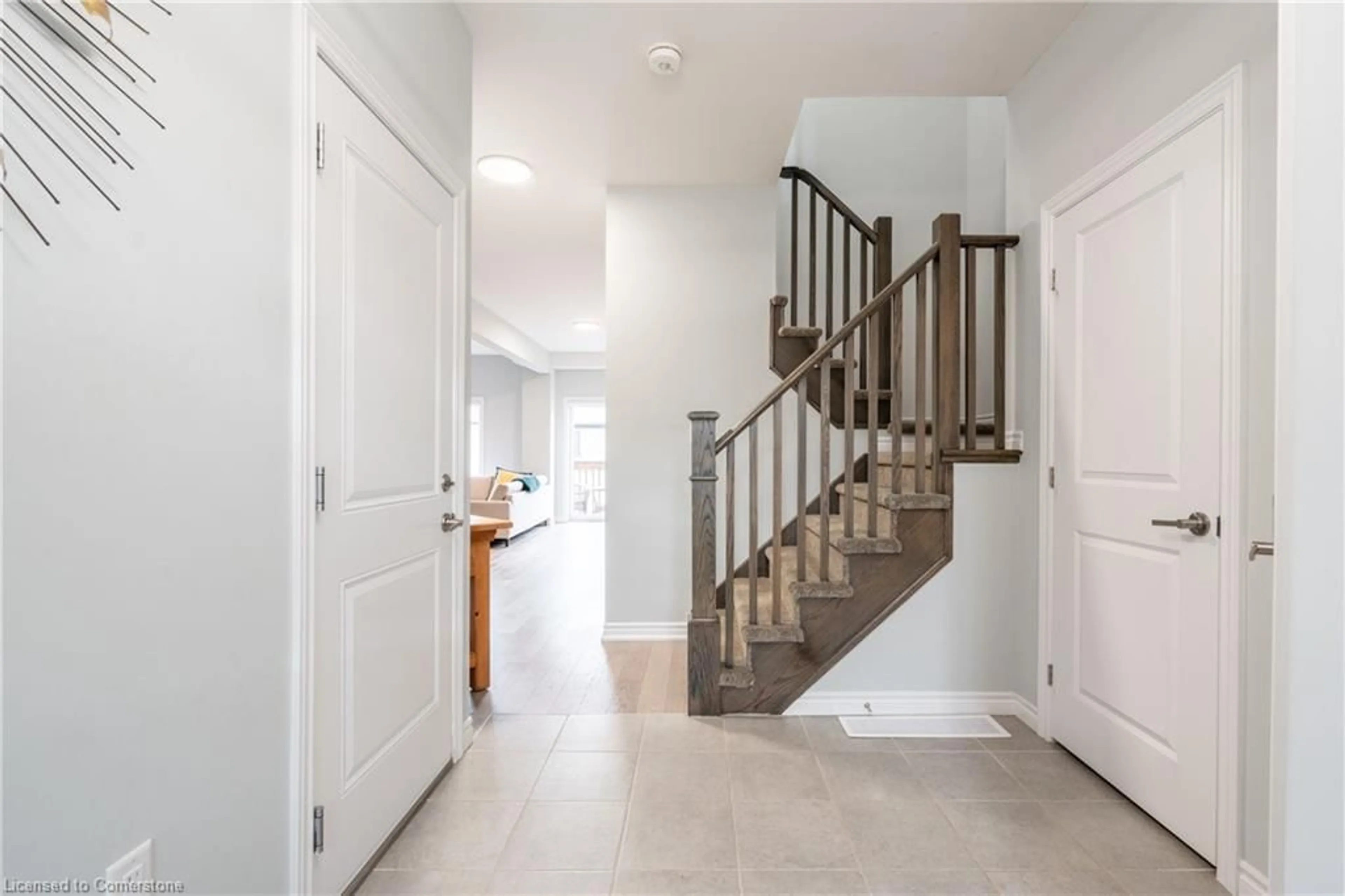 Indoor entryway, wood floors for 4073 Thomas St, Beamsville Ontario L3J 0S5