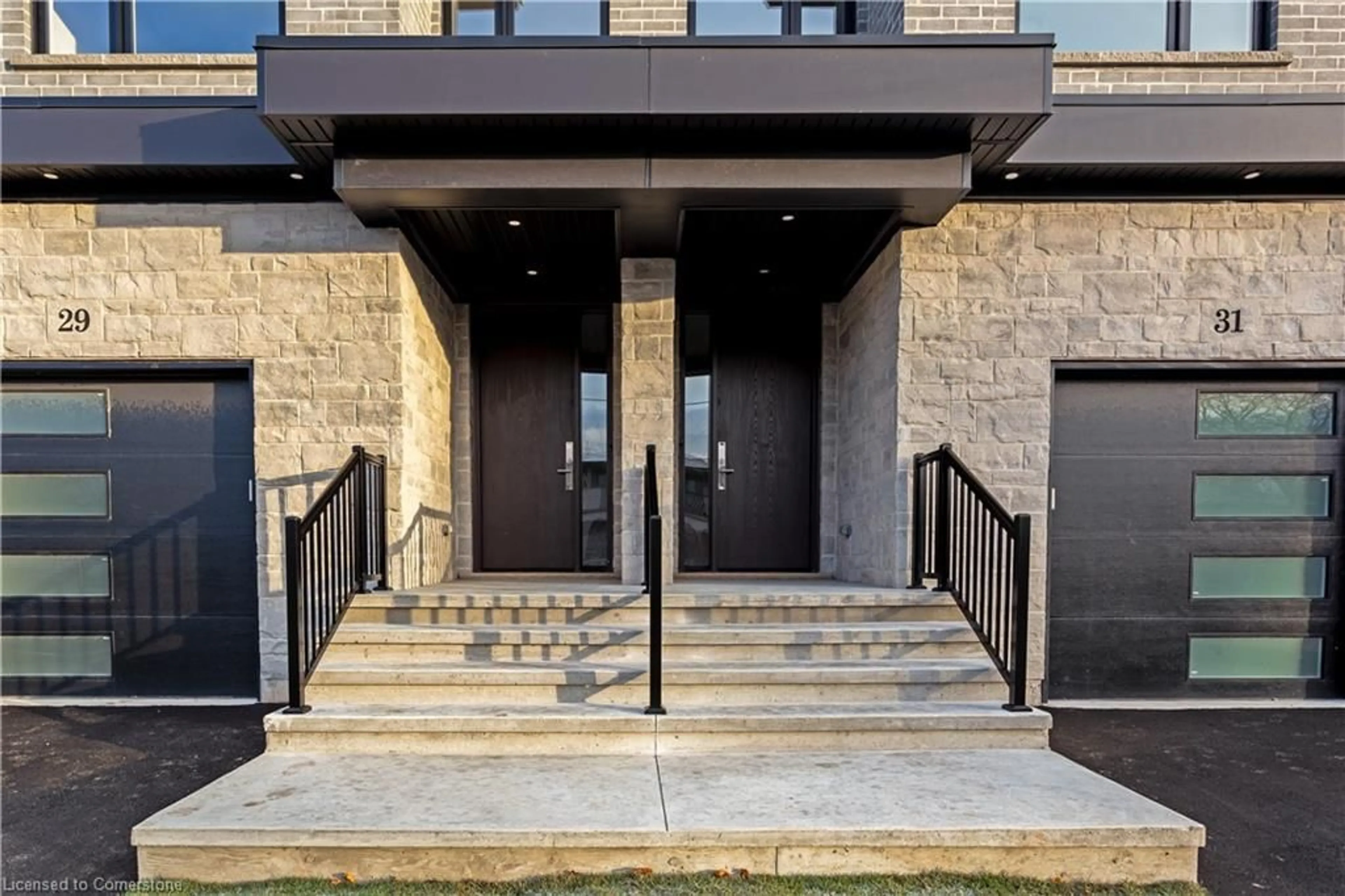 Indoor entryway, cement floor for 29 Dana Dr, Hamilton Ontario L9A 3H7