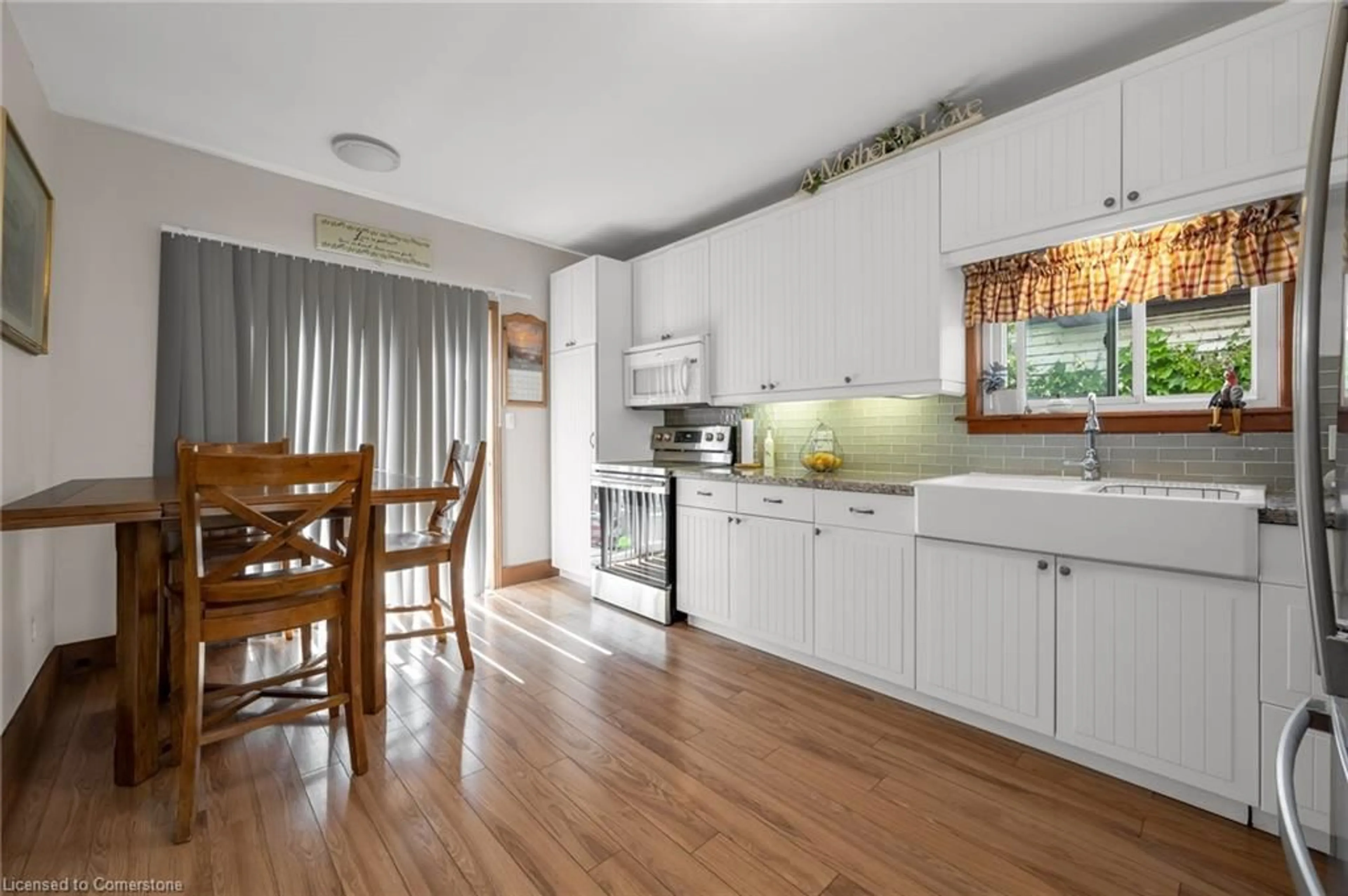 Open concept kitchen, unknown for 552 Quebec St, Hamilton Ontario L8H 6V4