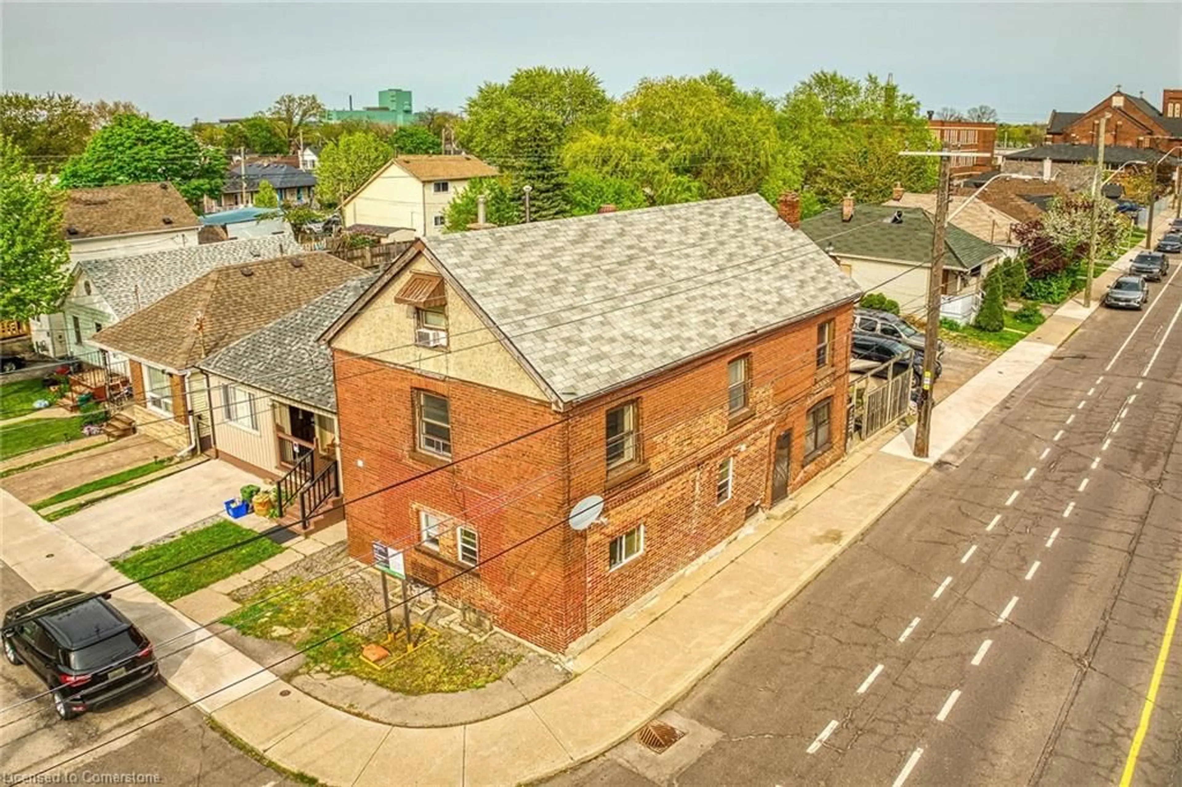 A pic from exterior of the house or condo, the street view for 1367 Cannon St, Hamilton Ontario L8H 1W2