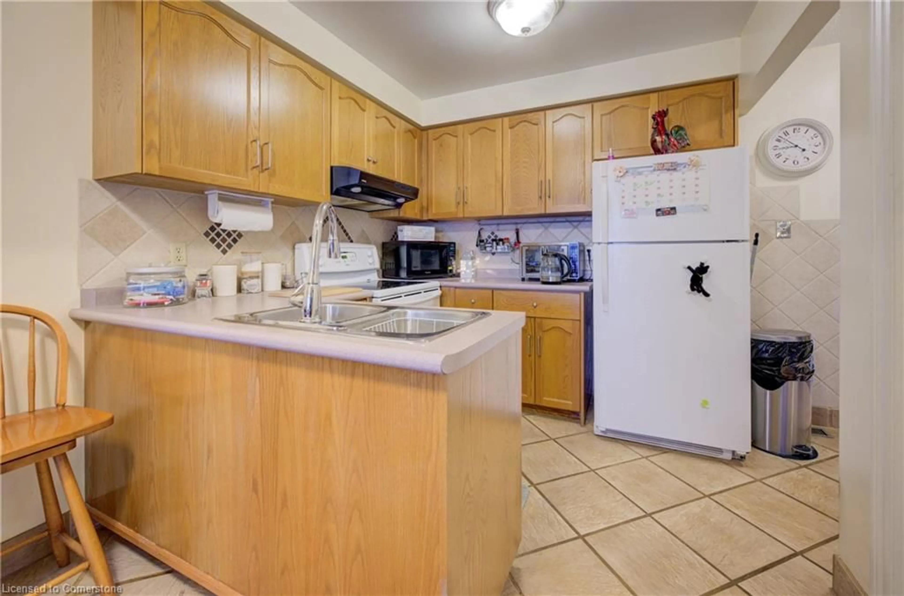 Standard kitchen, not visible floor, cottage for 180 Dicenzo Dr, Hamilton Ontario L9B 2K7