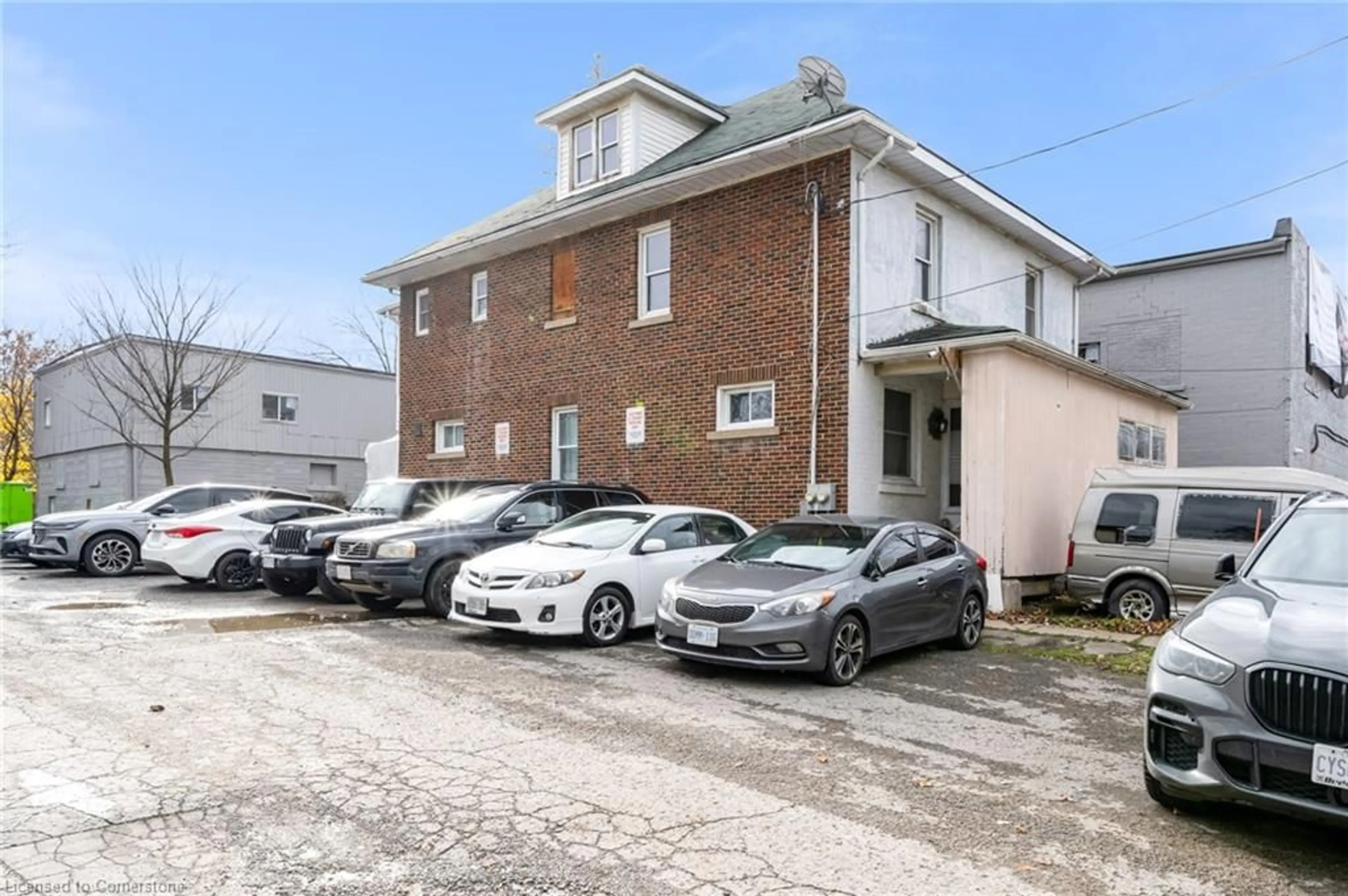 A pic from exterior of the house or condo, the front or back of building for 65 State St, Welland Ontario L3B 4K6