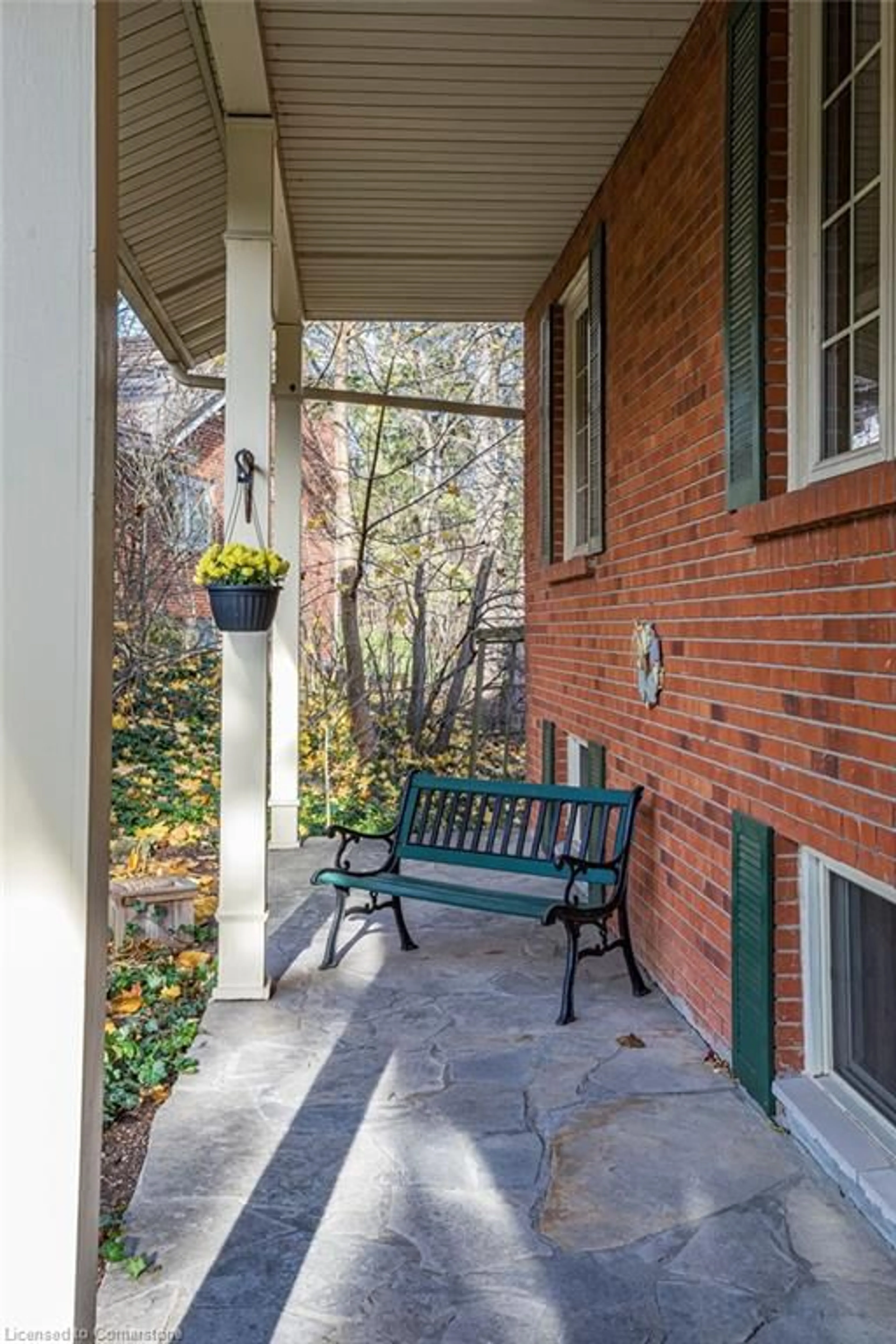 Patio, cottage for 10 Valleydale Crt, Hamilton Ontario L8H 4Z8