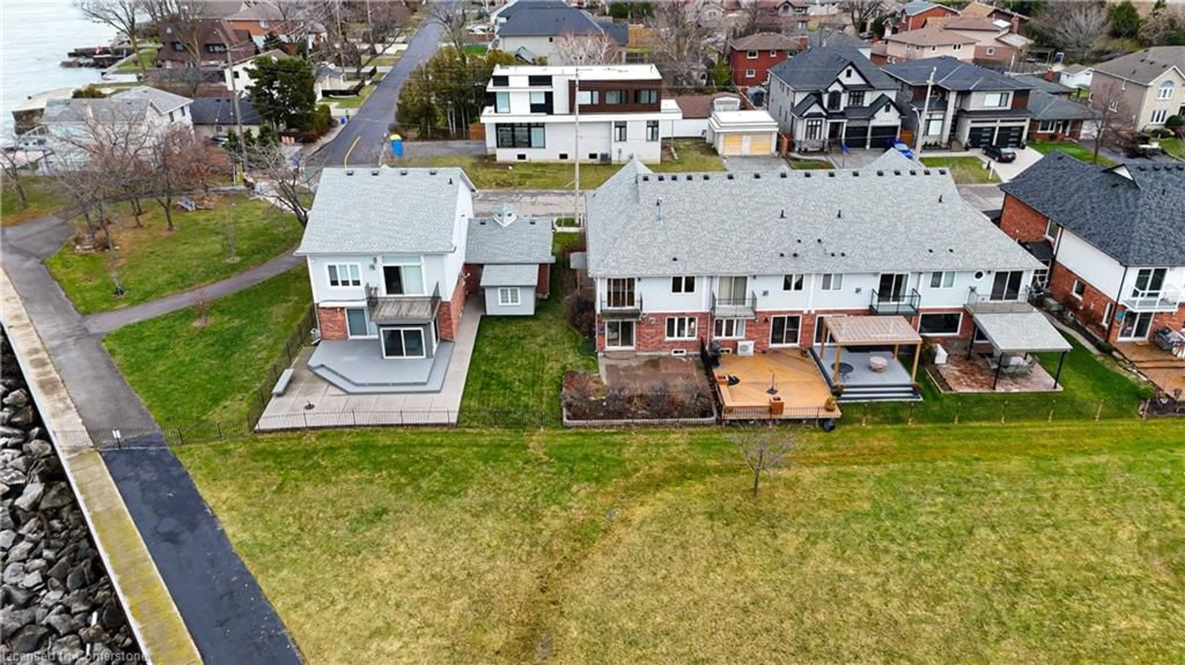 A pic from outside/outdoor area/front of a property/back of a property/a pic from drone, street for 487 Dewitt Rd, Stoney Creek Ontario L8E 5W8