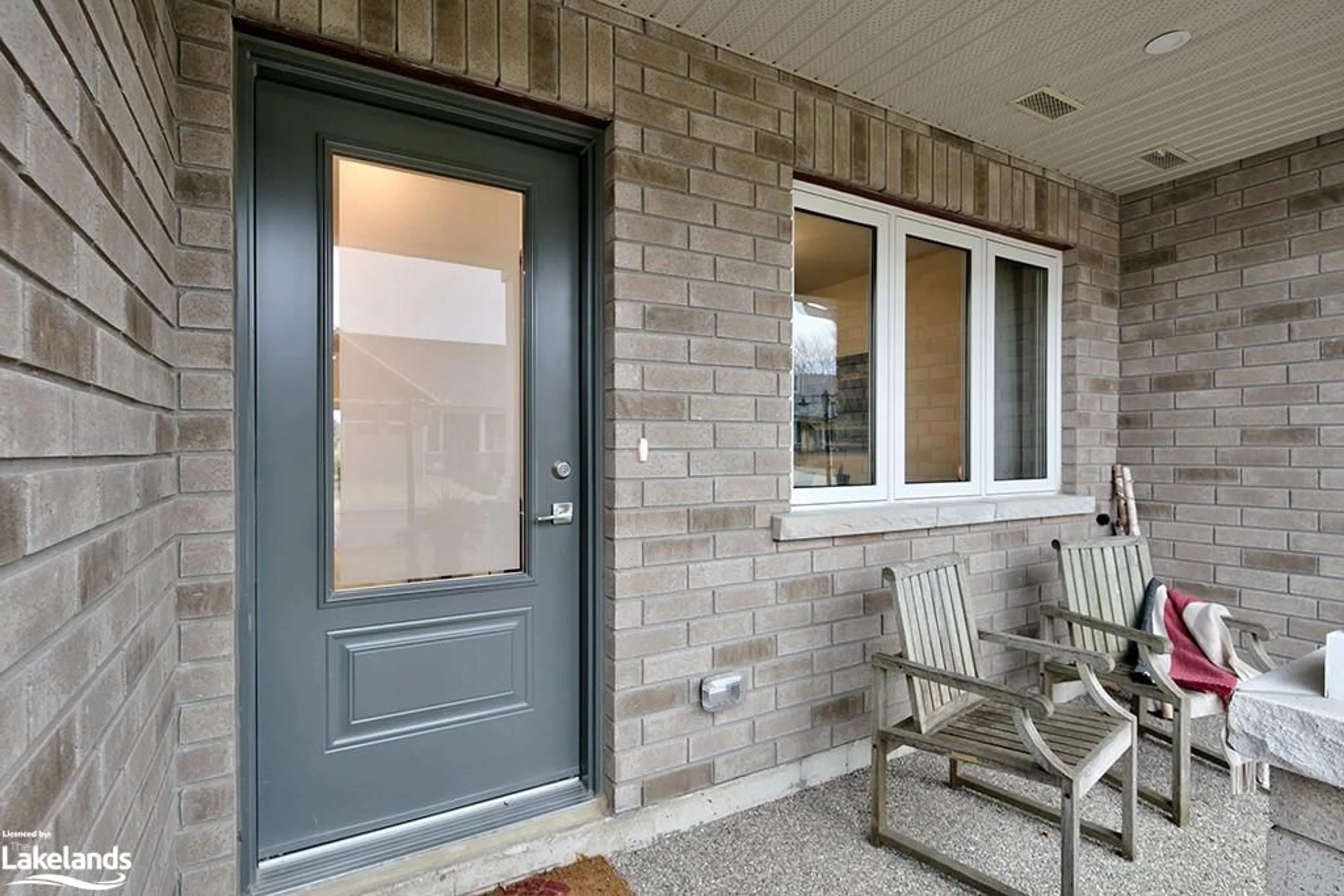 Indoor entryway, cement floor for 121 Dove Dr, Thornbury Ontario N0H 2P0