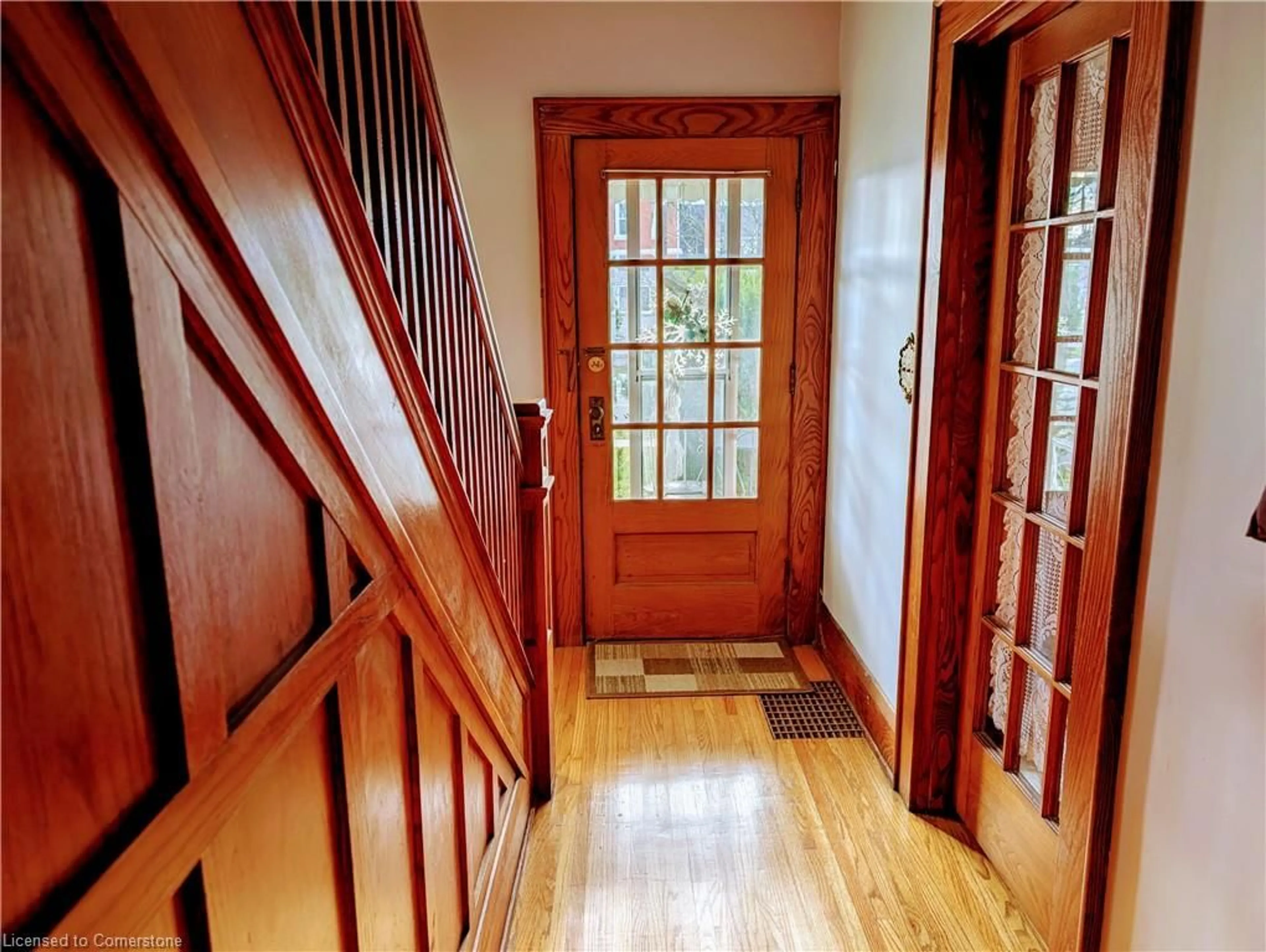 Indoor entryway, wood floors for 95 Talbot Rd, Delhi Ontario N4B 1Z7