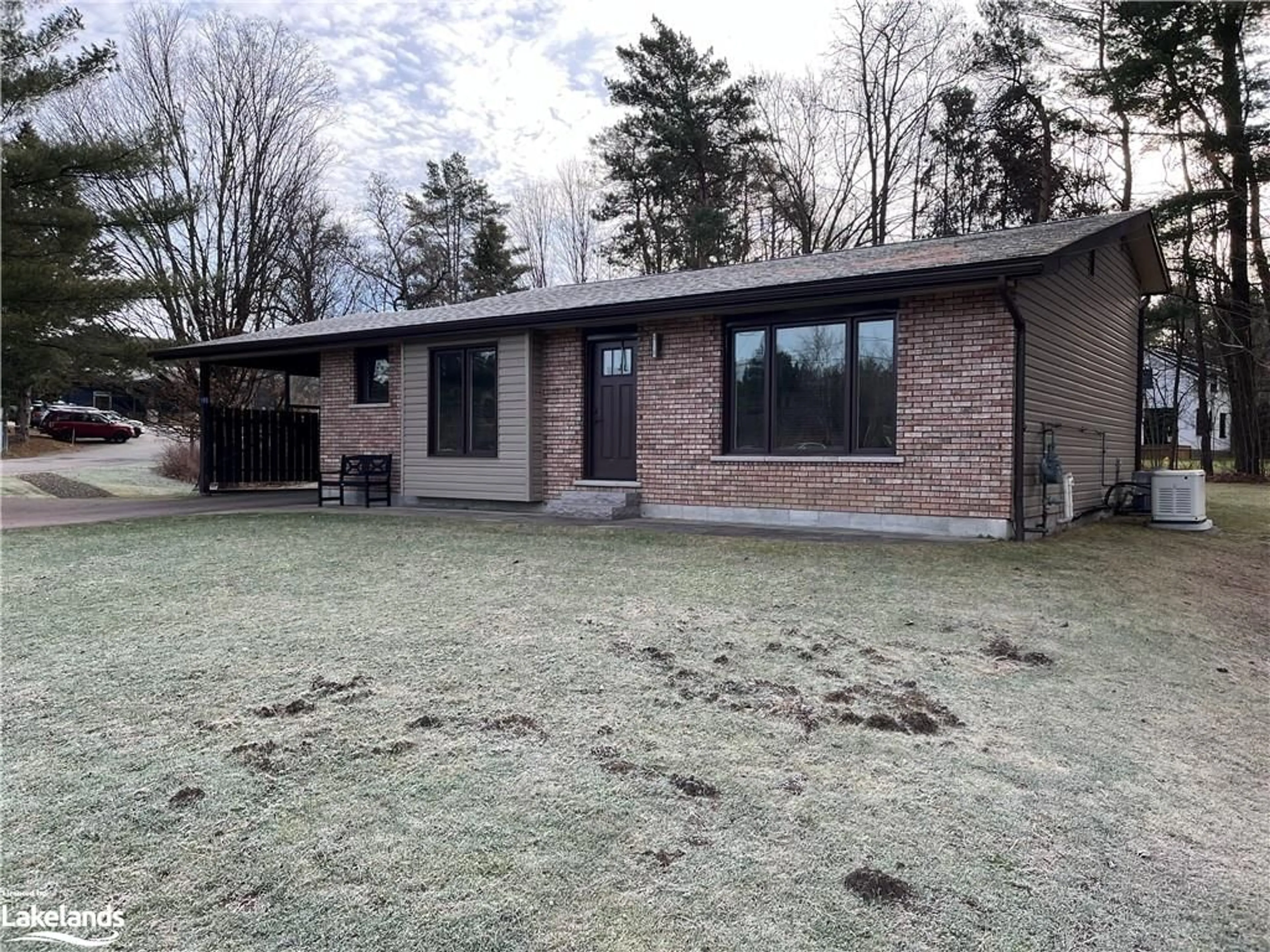 Frontside or backside of a home, cottage for 190 Taylor Rd, Bracebridge Ontario P1L 1J9